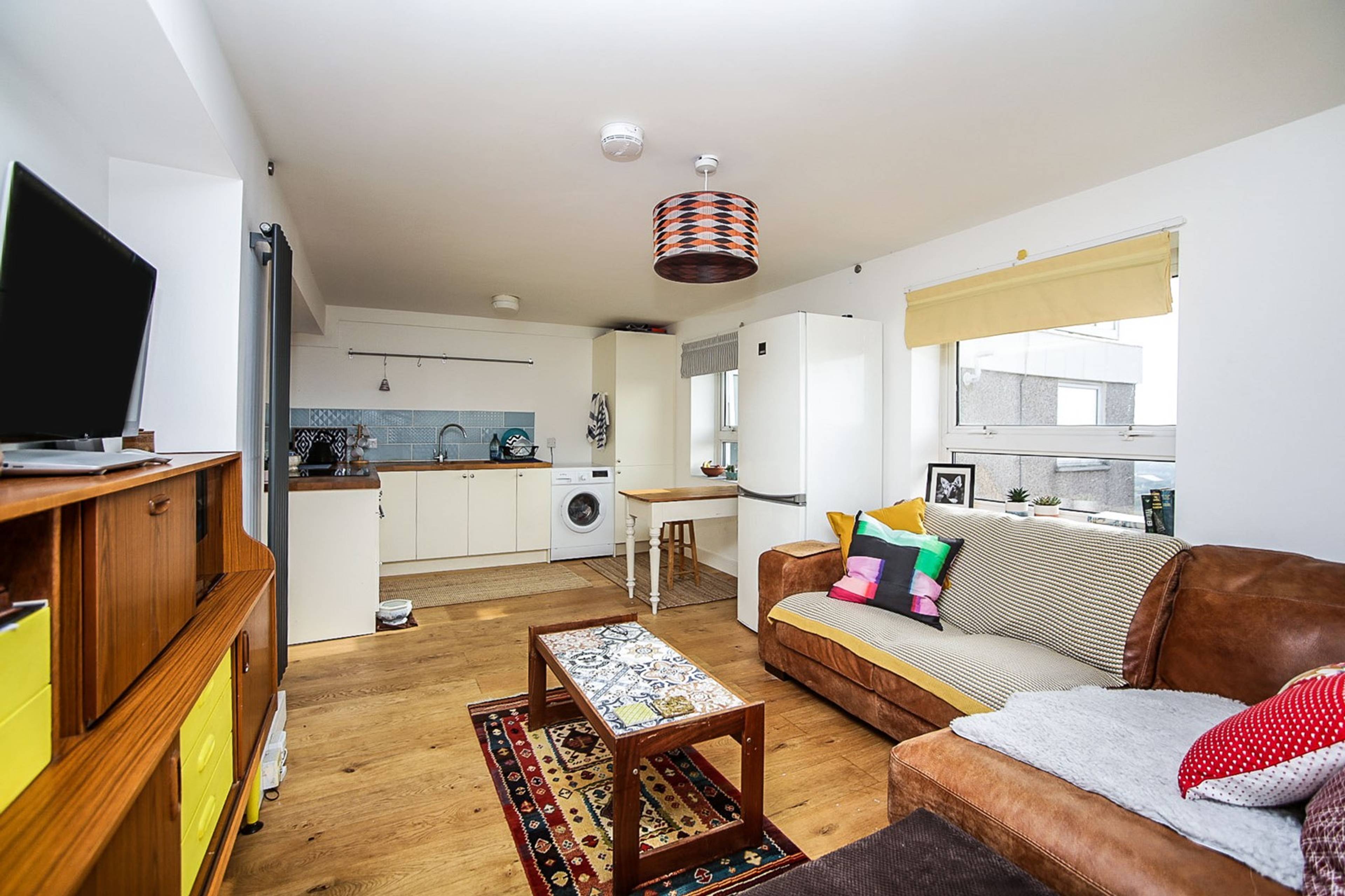 Lounge / Kitchen