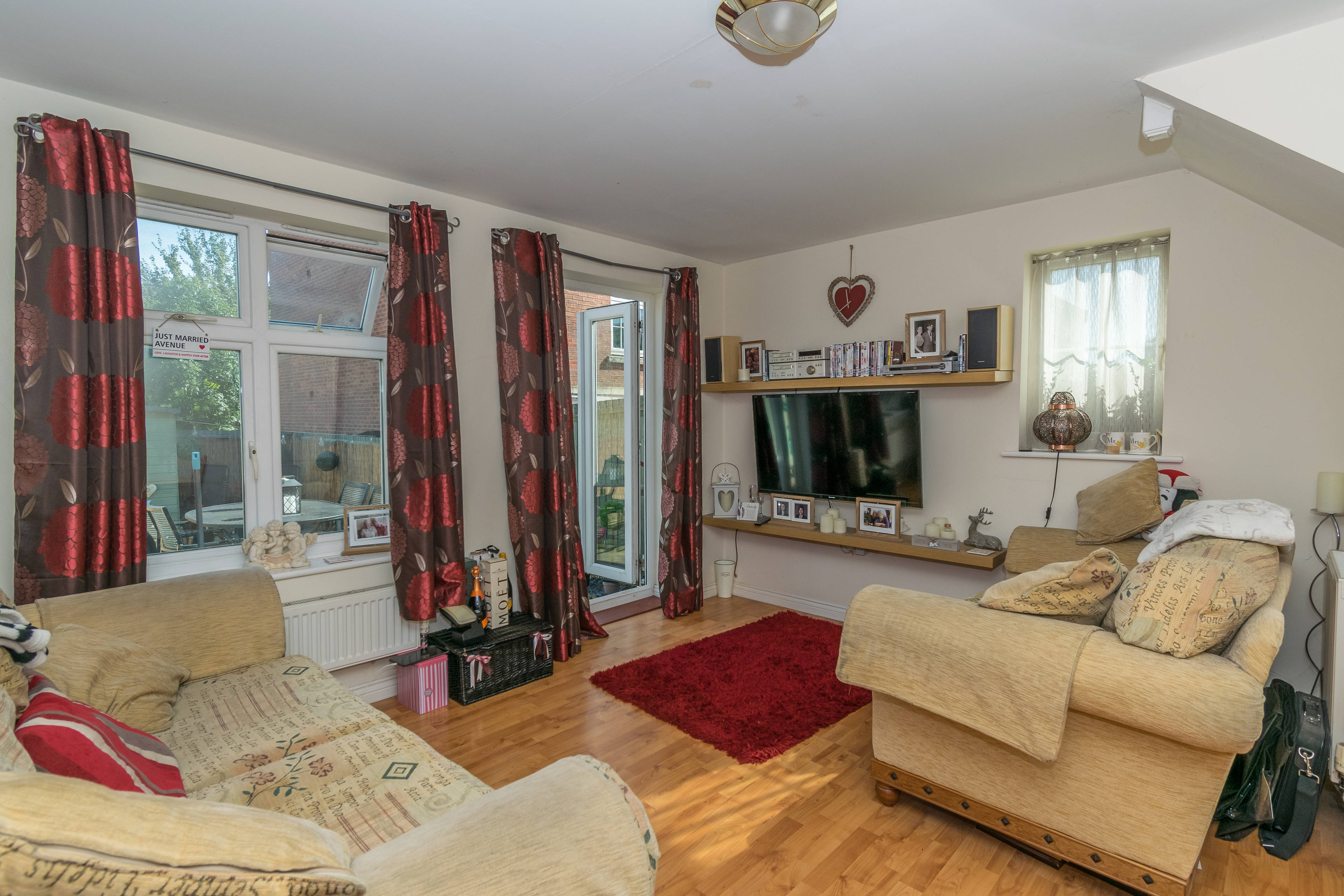 Lounge/Dining Room