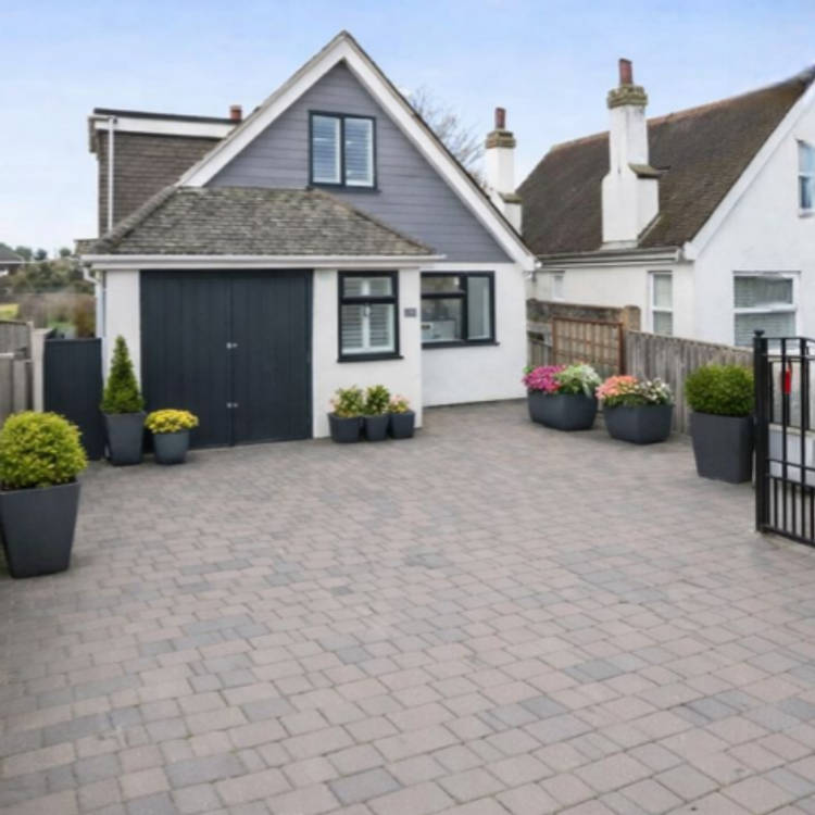 4 bedroom detached bungalow