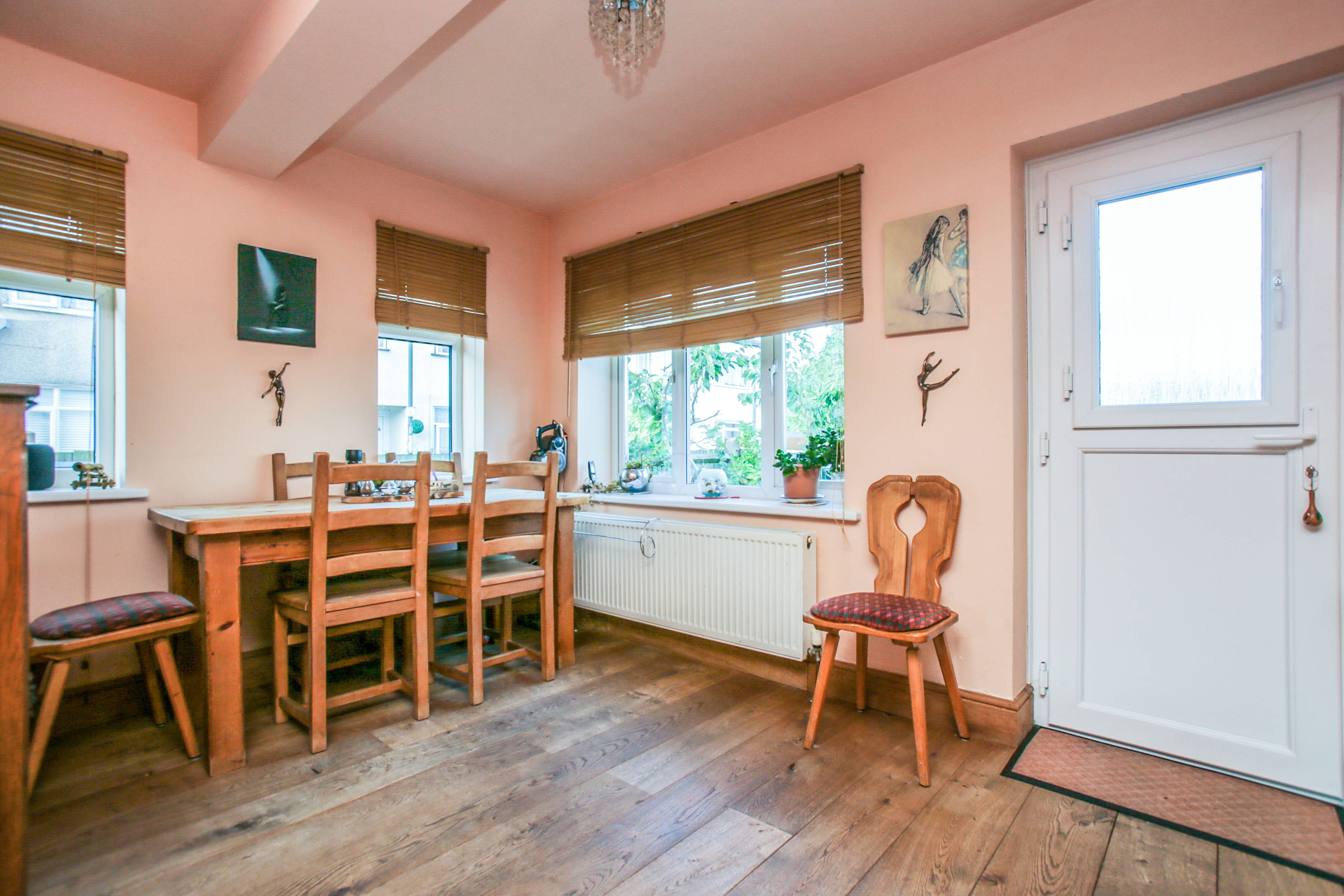 Lounge/Dining Room