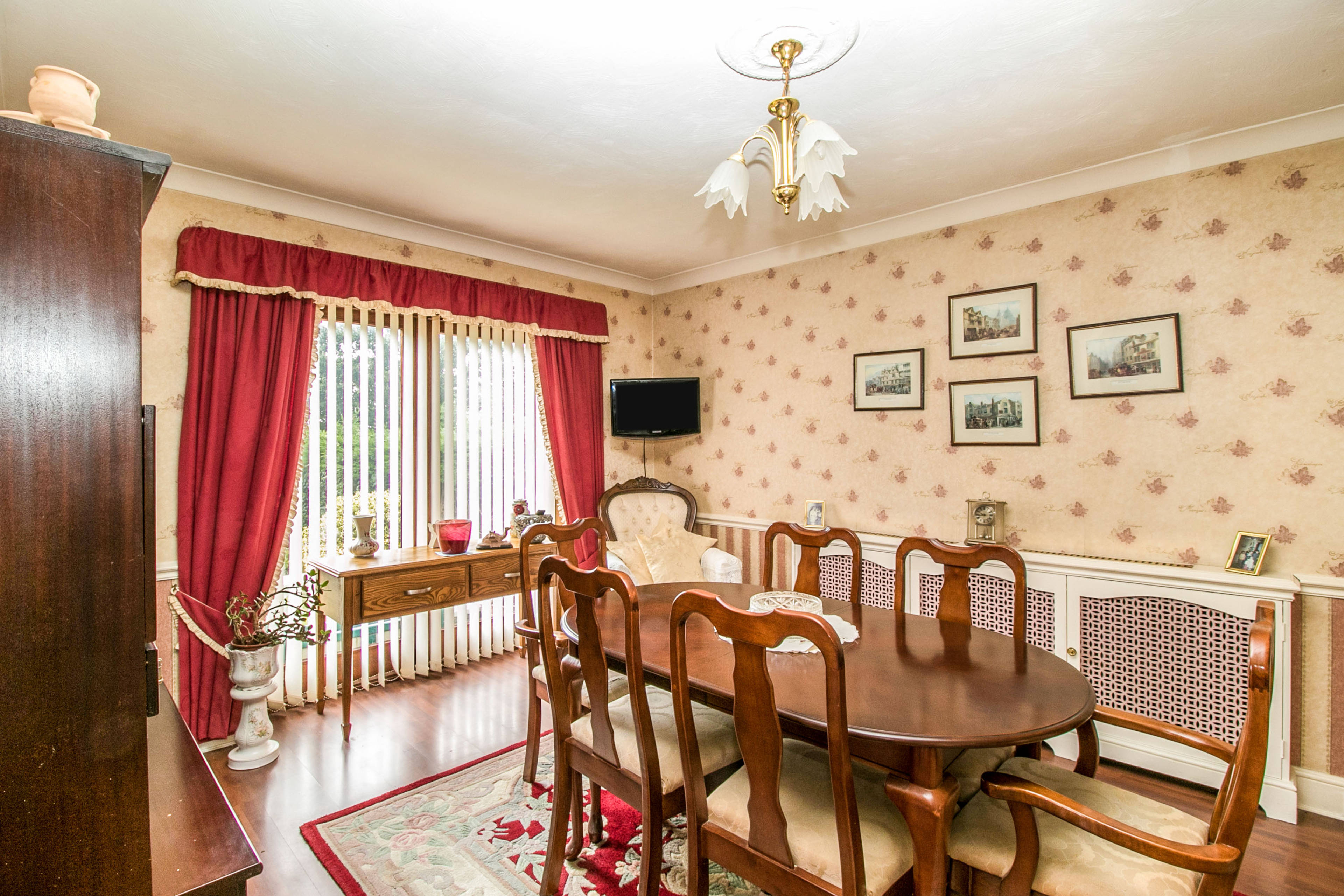 Bed 3 / Dining Room
