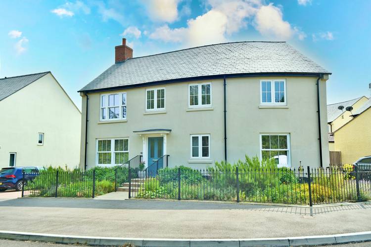 3 bedroom detached house
