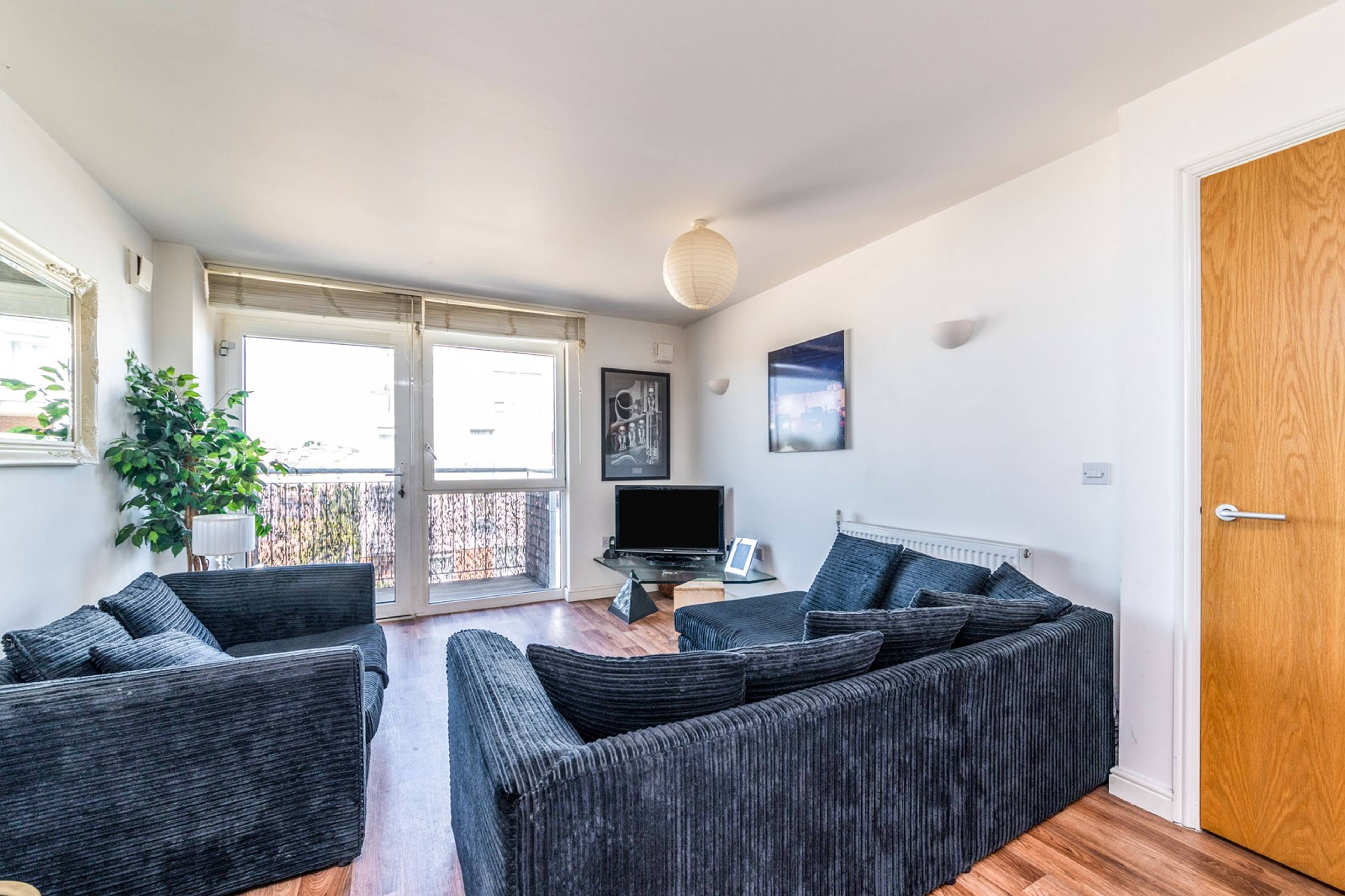Lounge / Kitchen