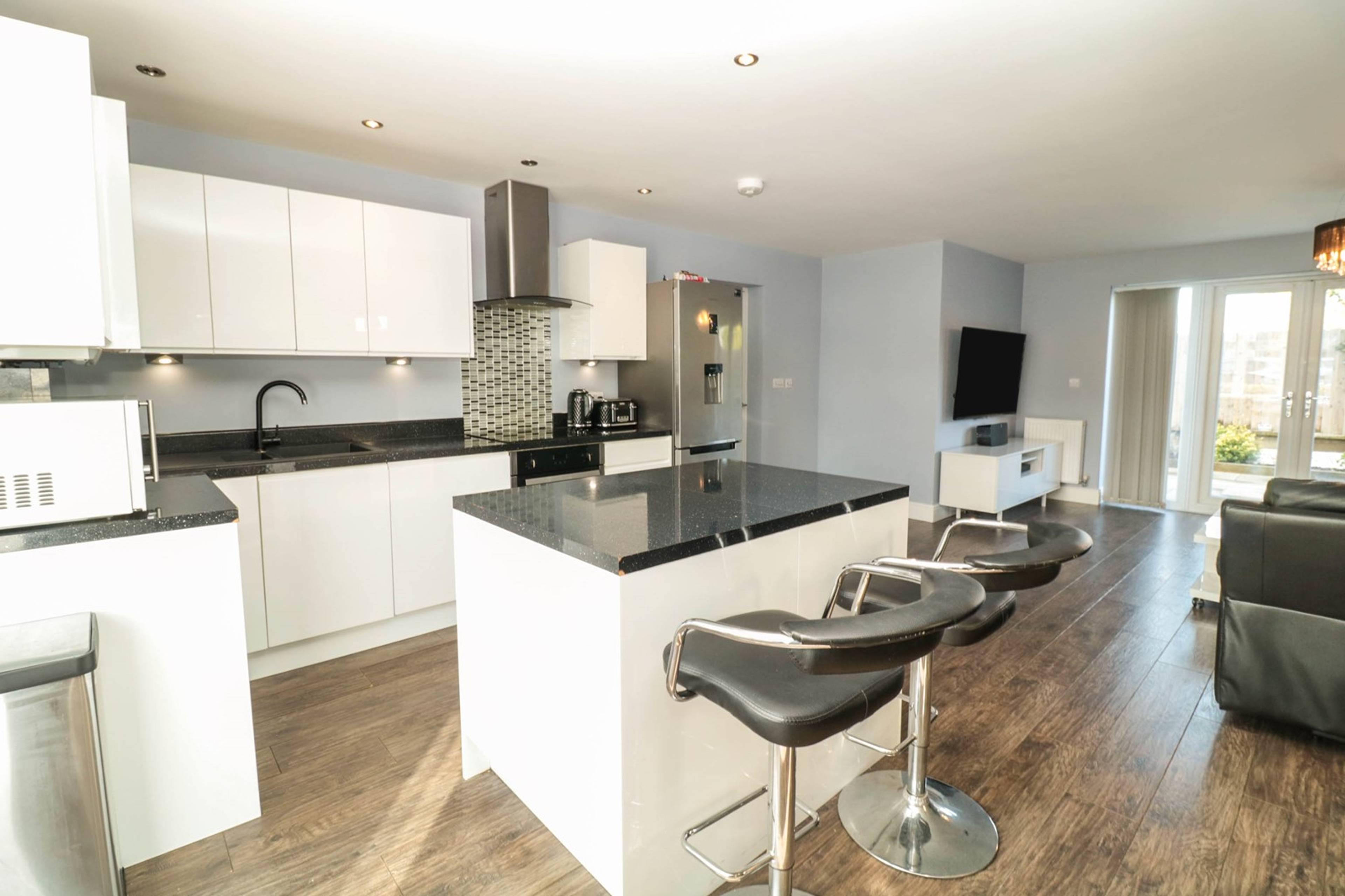 Lounge / Kitchen