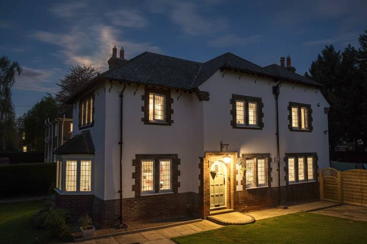 4 bedroom detached house