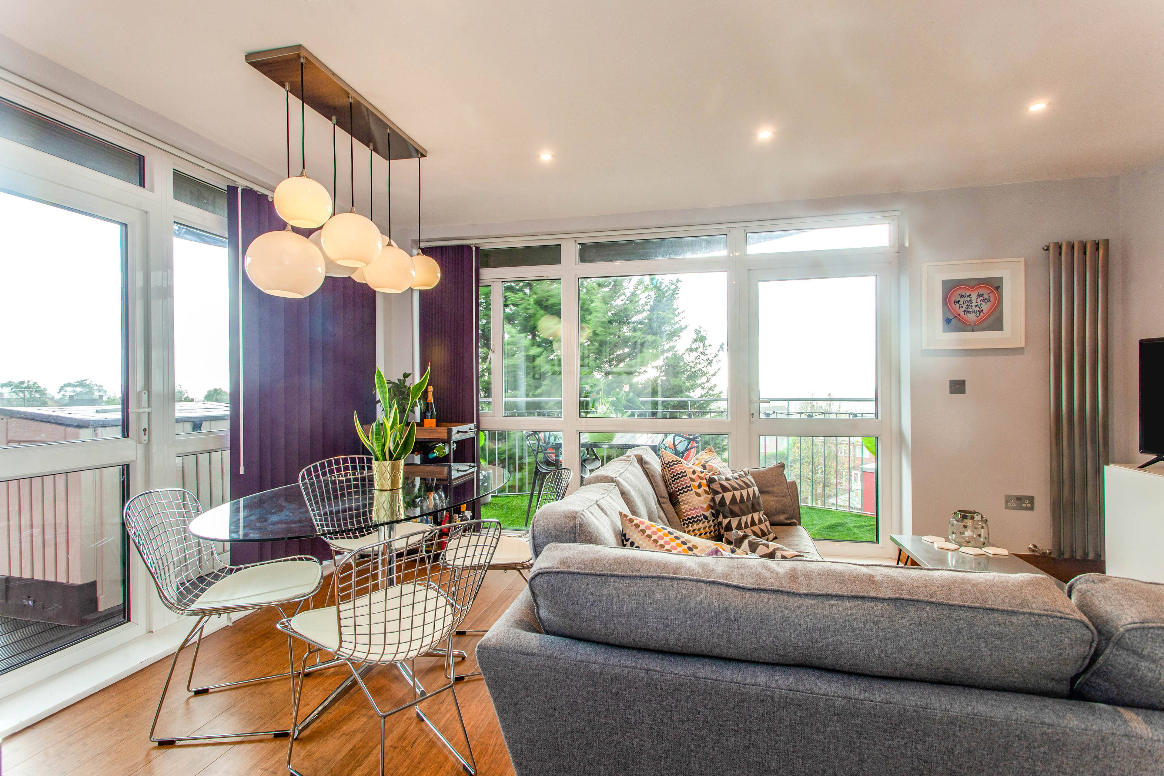 Lounge/Dining Room