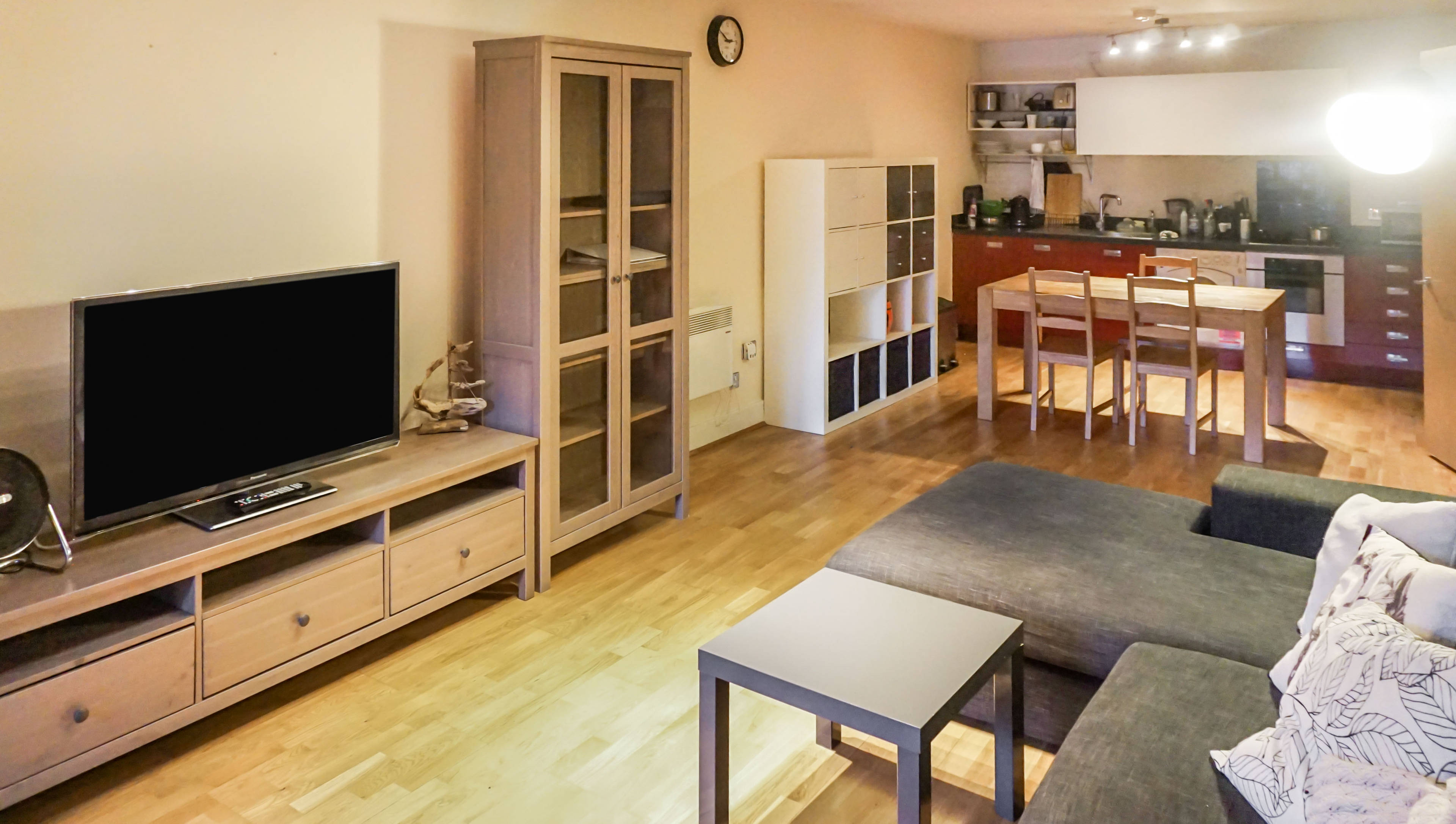 Lounge / Kitchen