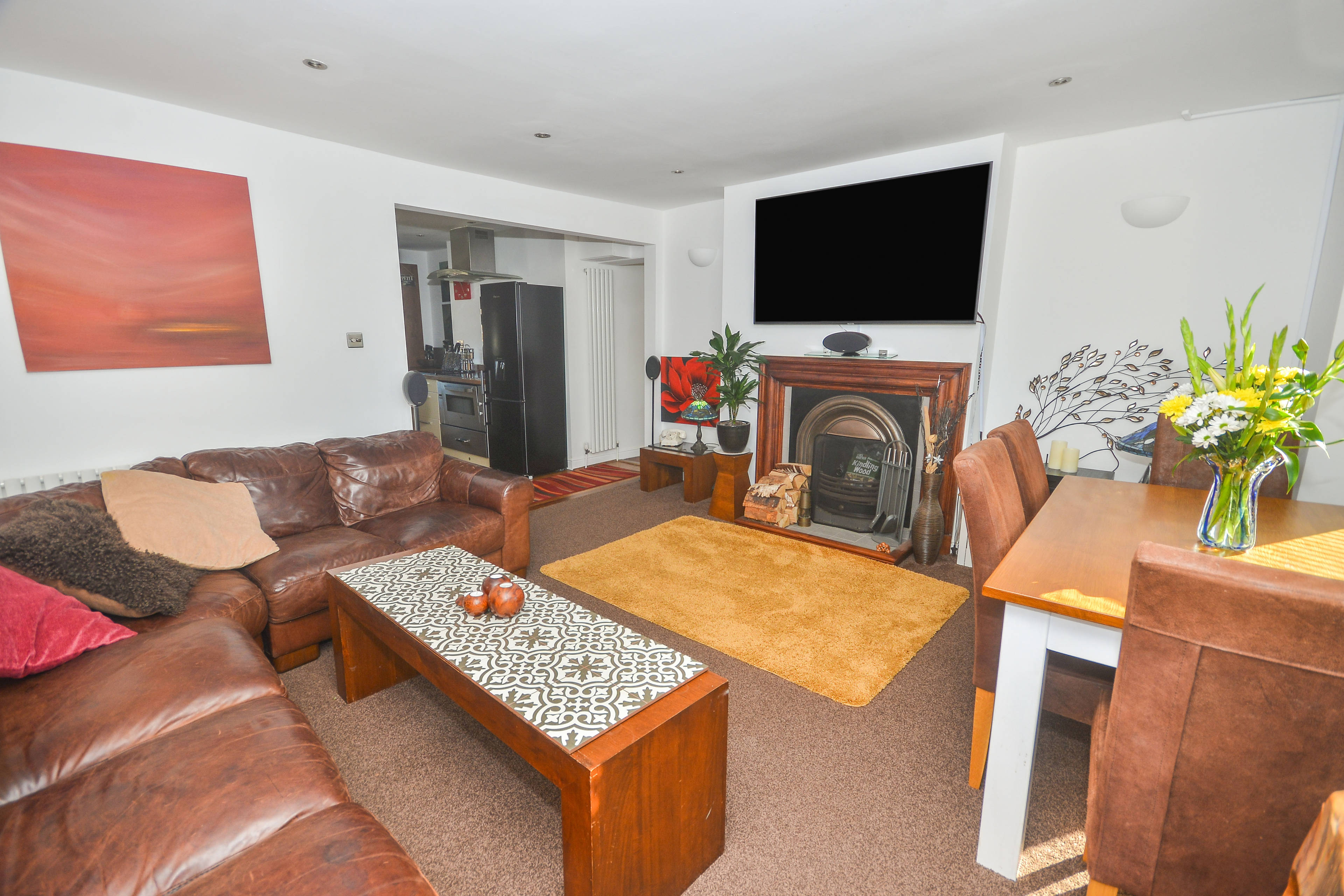 Lounge/Dining Room