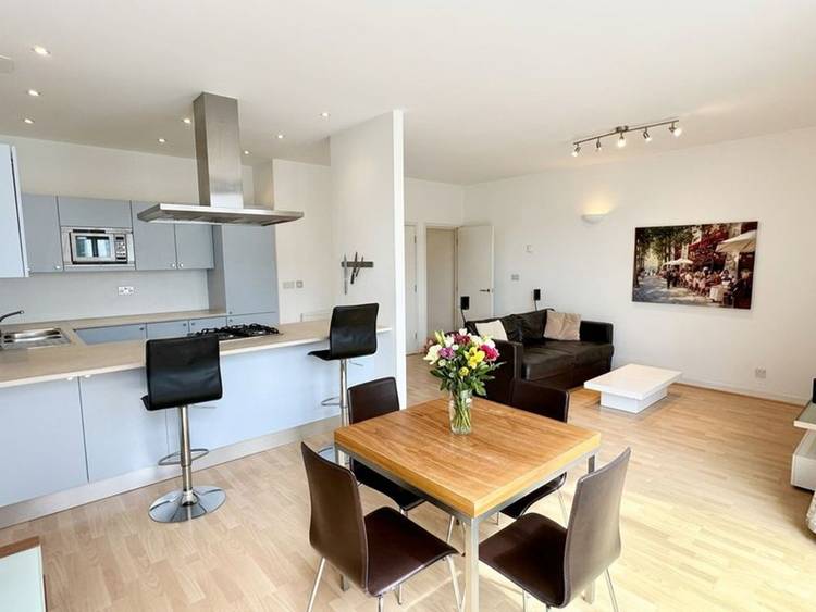 2 bedroom flat