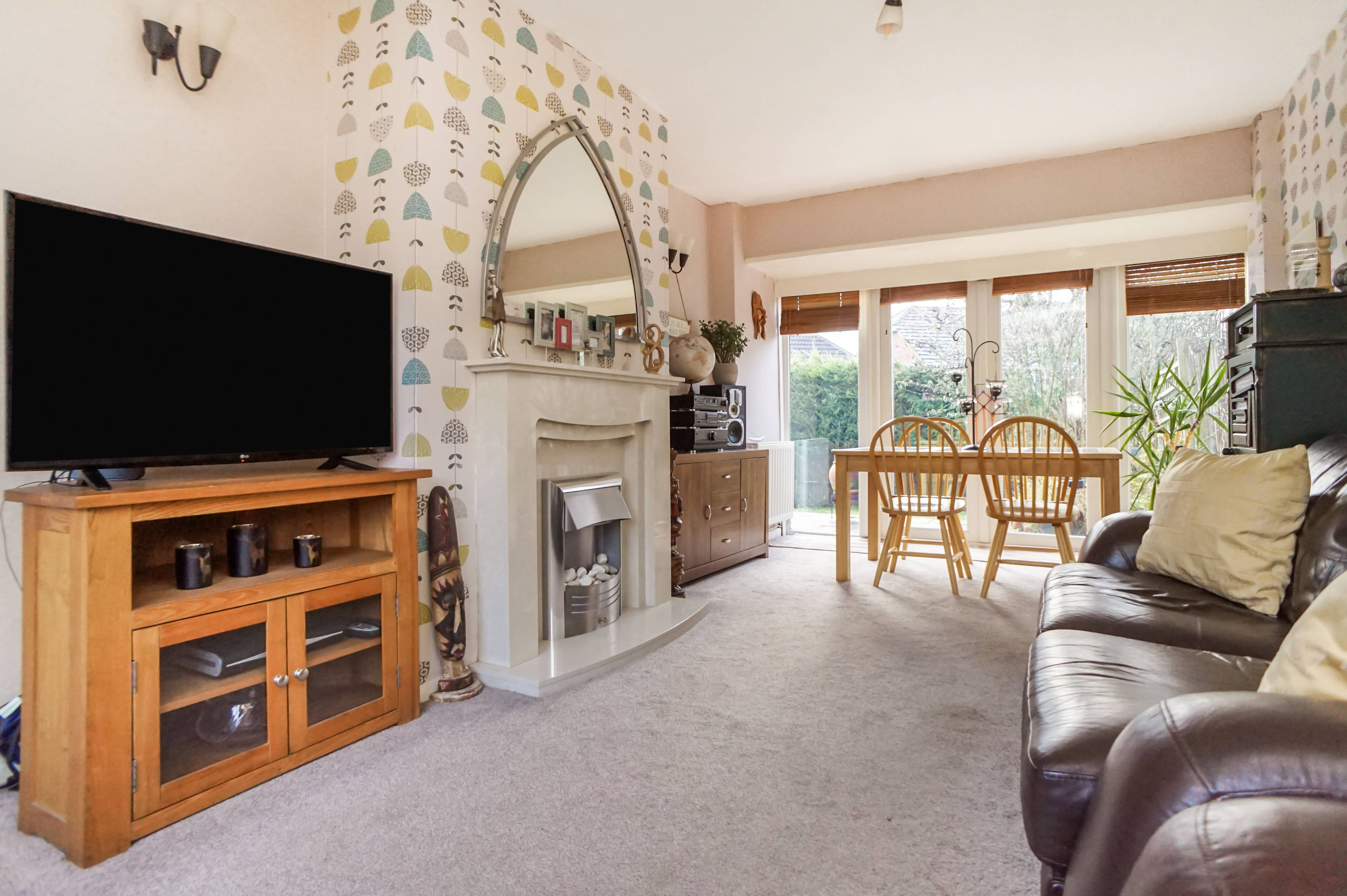 Lounge/Dining Room