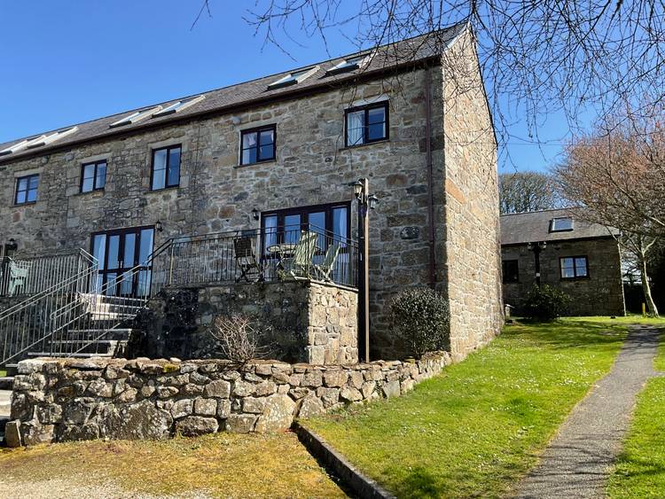3 bedroom end of terrace house
