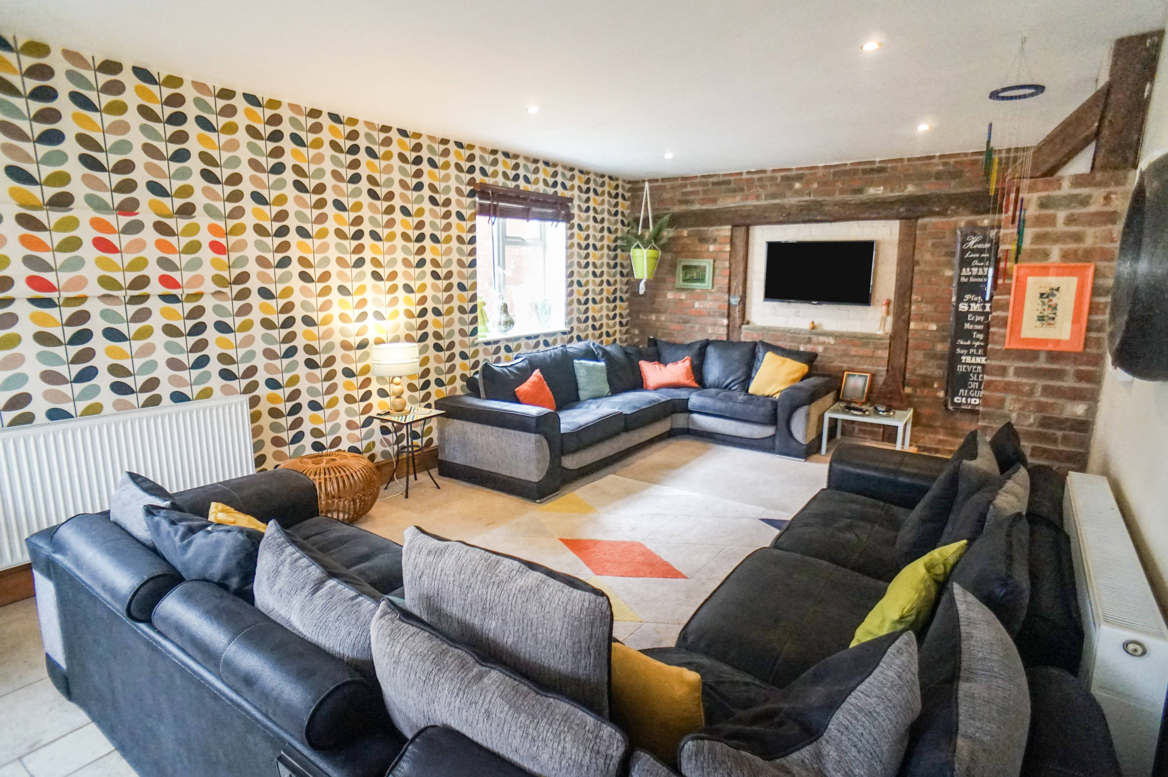 Lounge/Dining Room