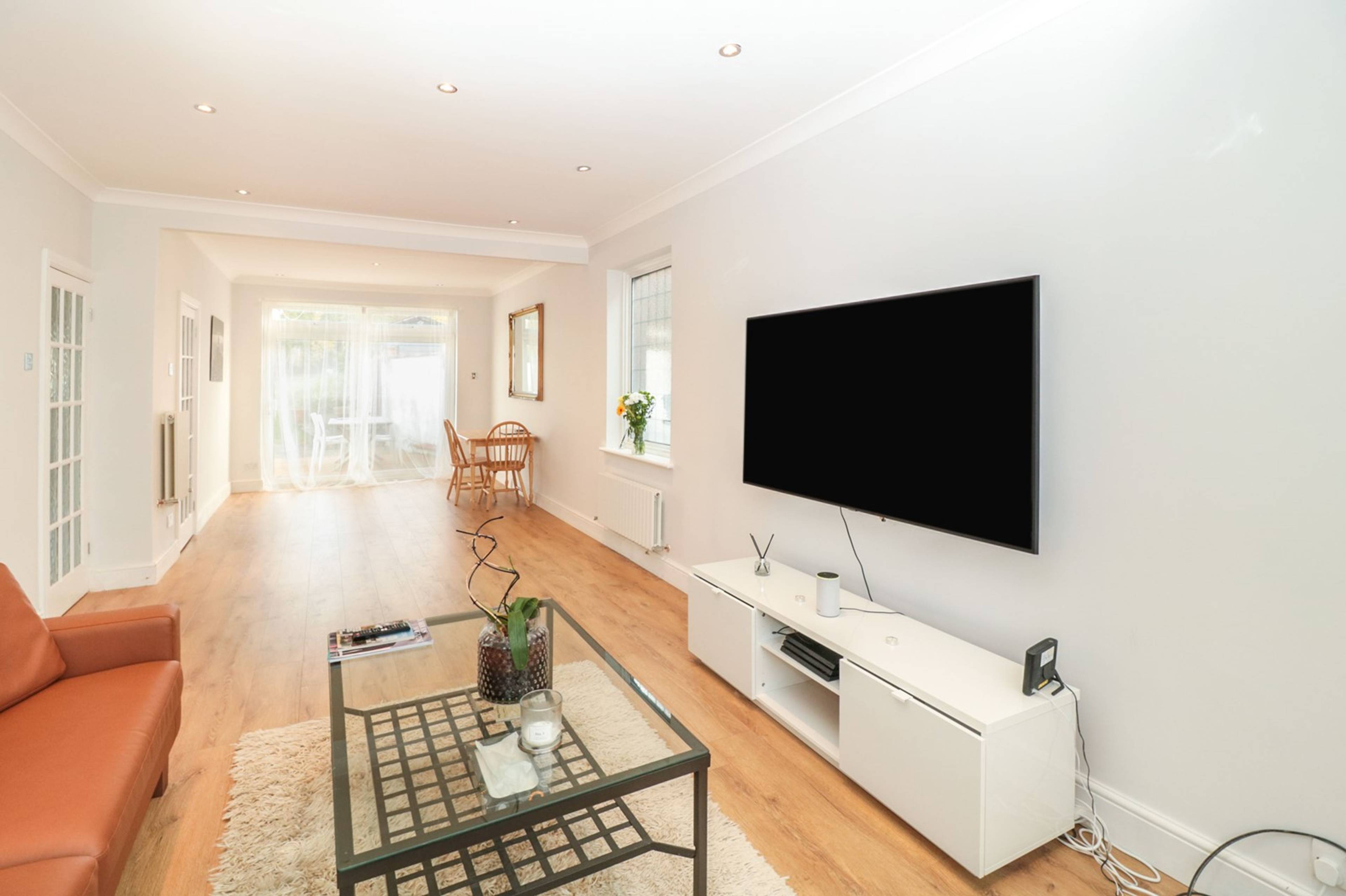 Lounge/Dining Room