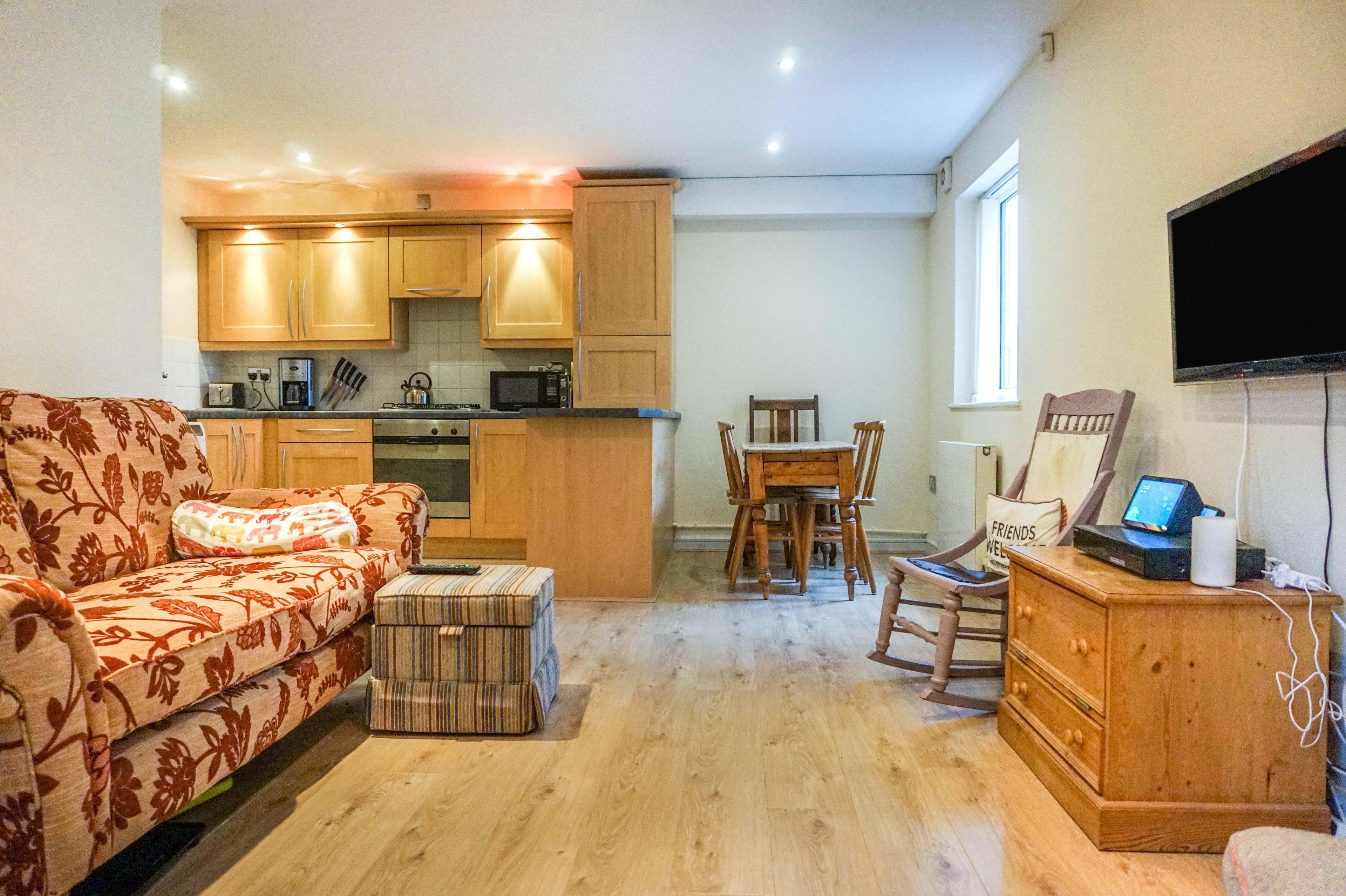 Lounge / Kitchen