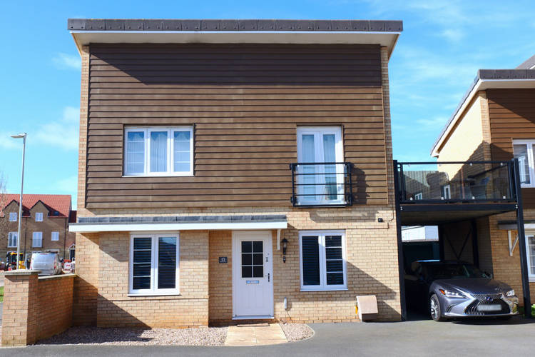 2 bedroom detached house