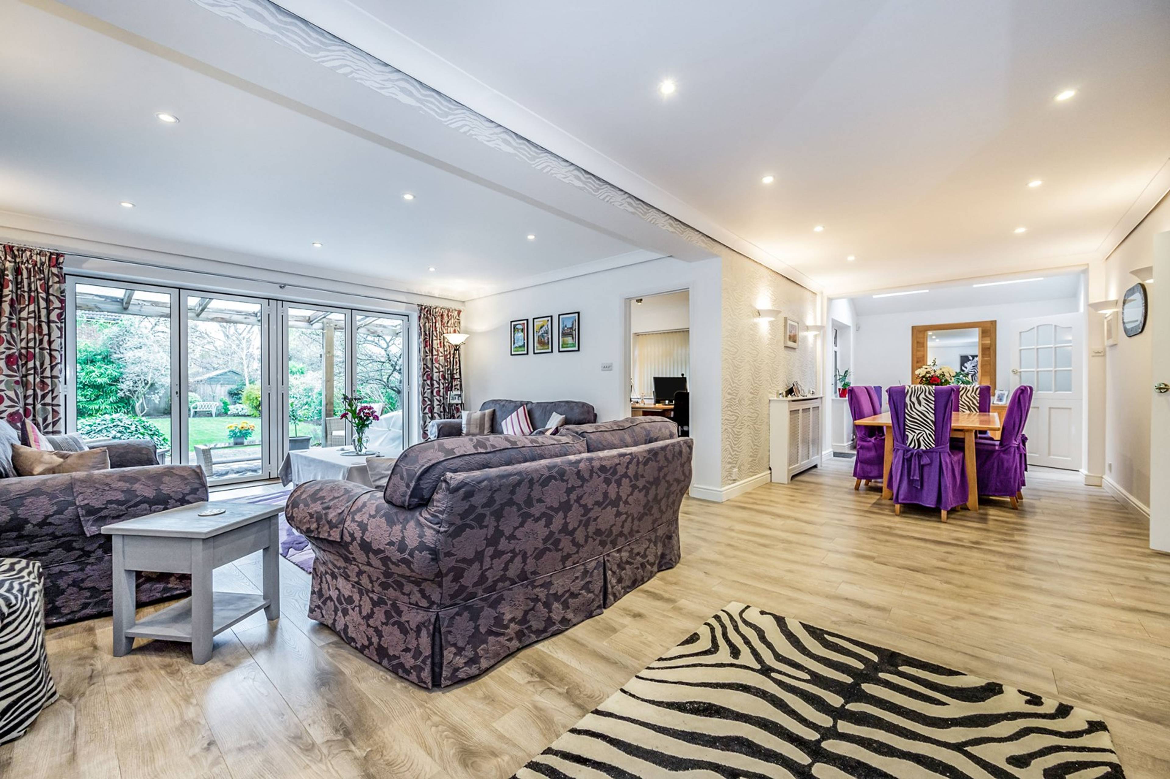 Lounge/Dining Room