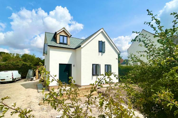 3 bedroom detached house
