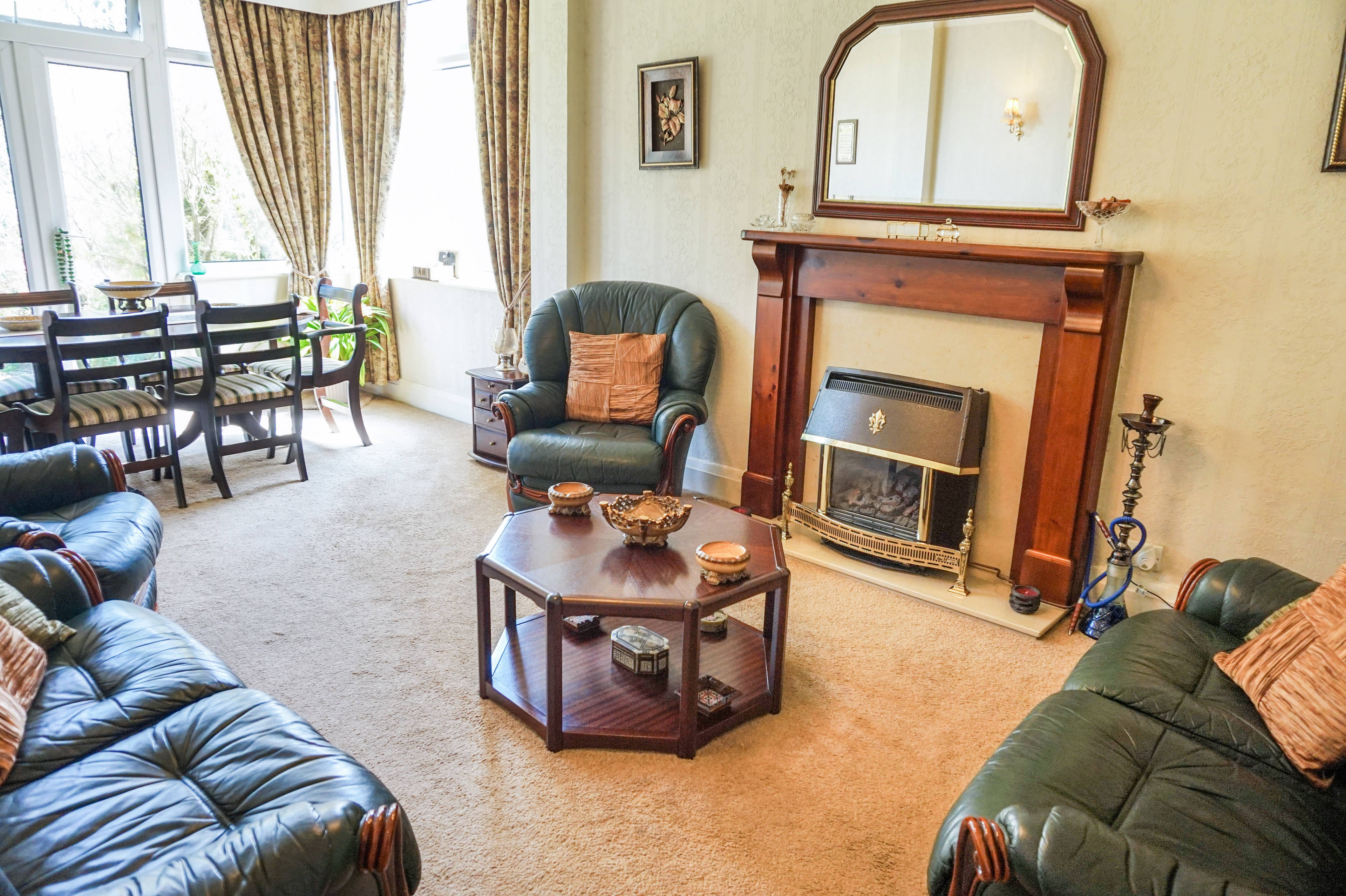 Lounge/Dining Room