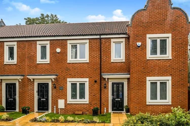 3 bedroom end of terrace house