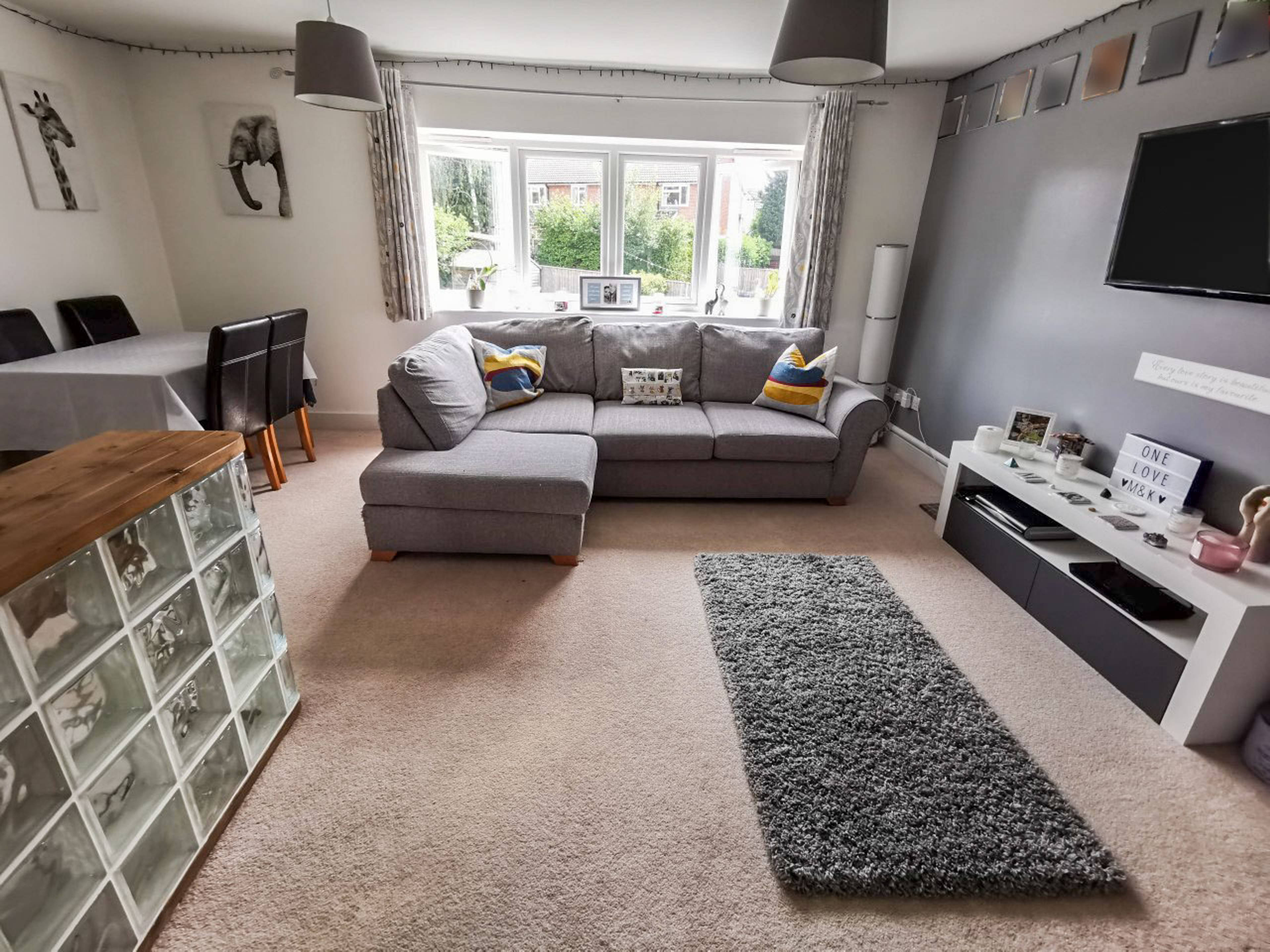 Lounge/Dining Room