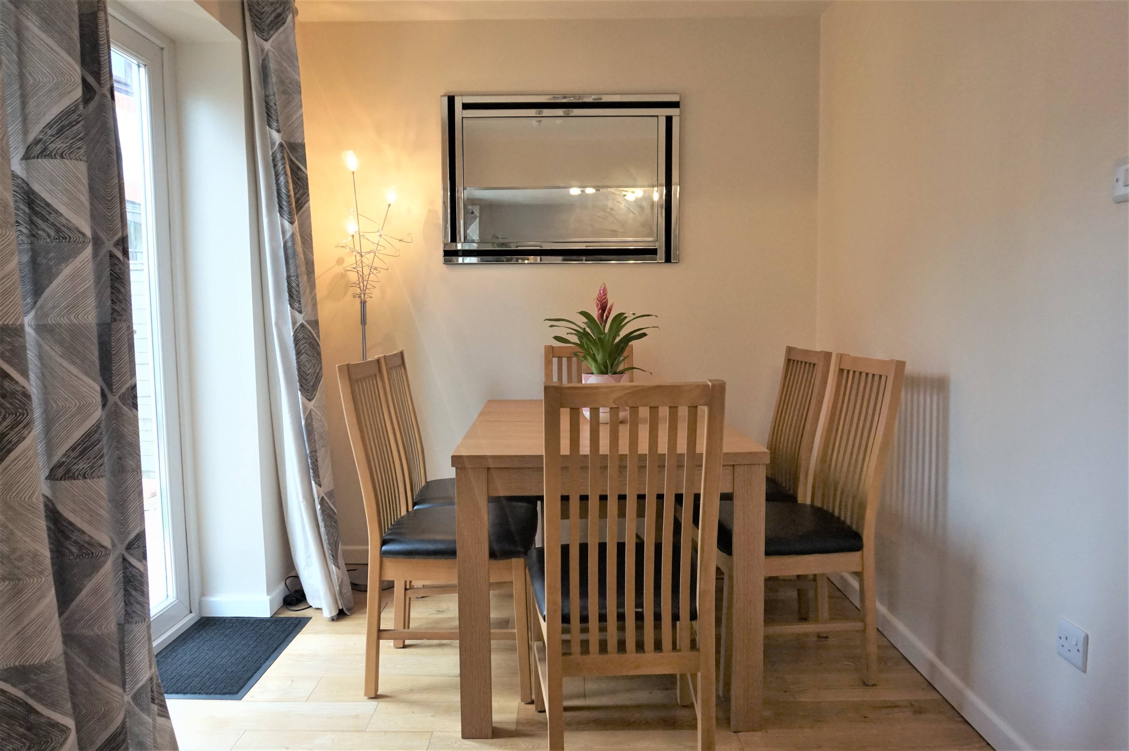 Lounge/Dining Room