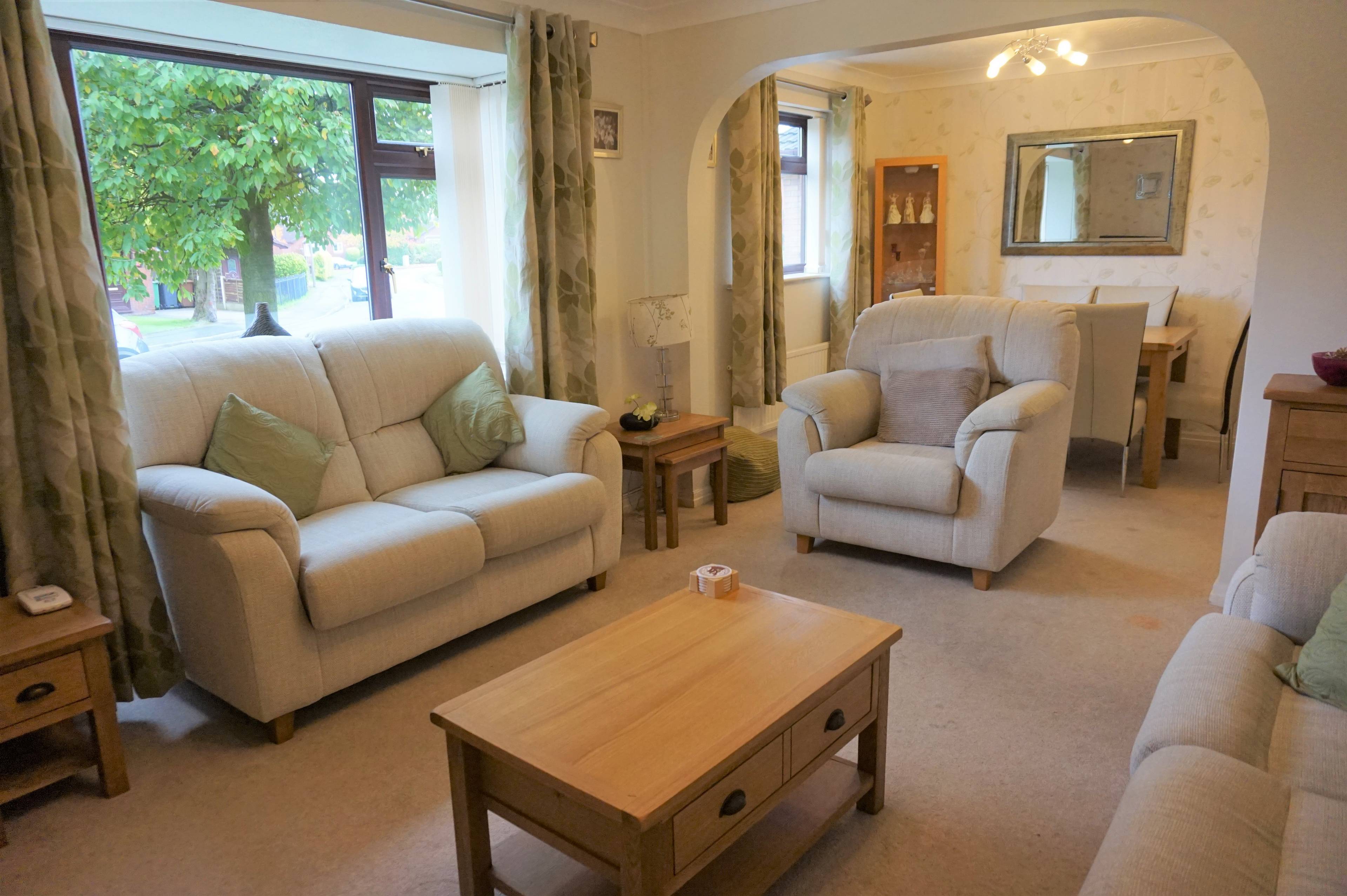 Lounge/Dining Room