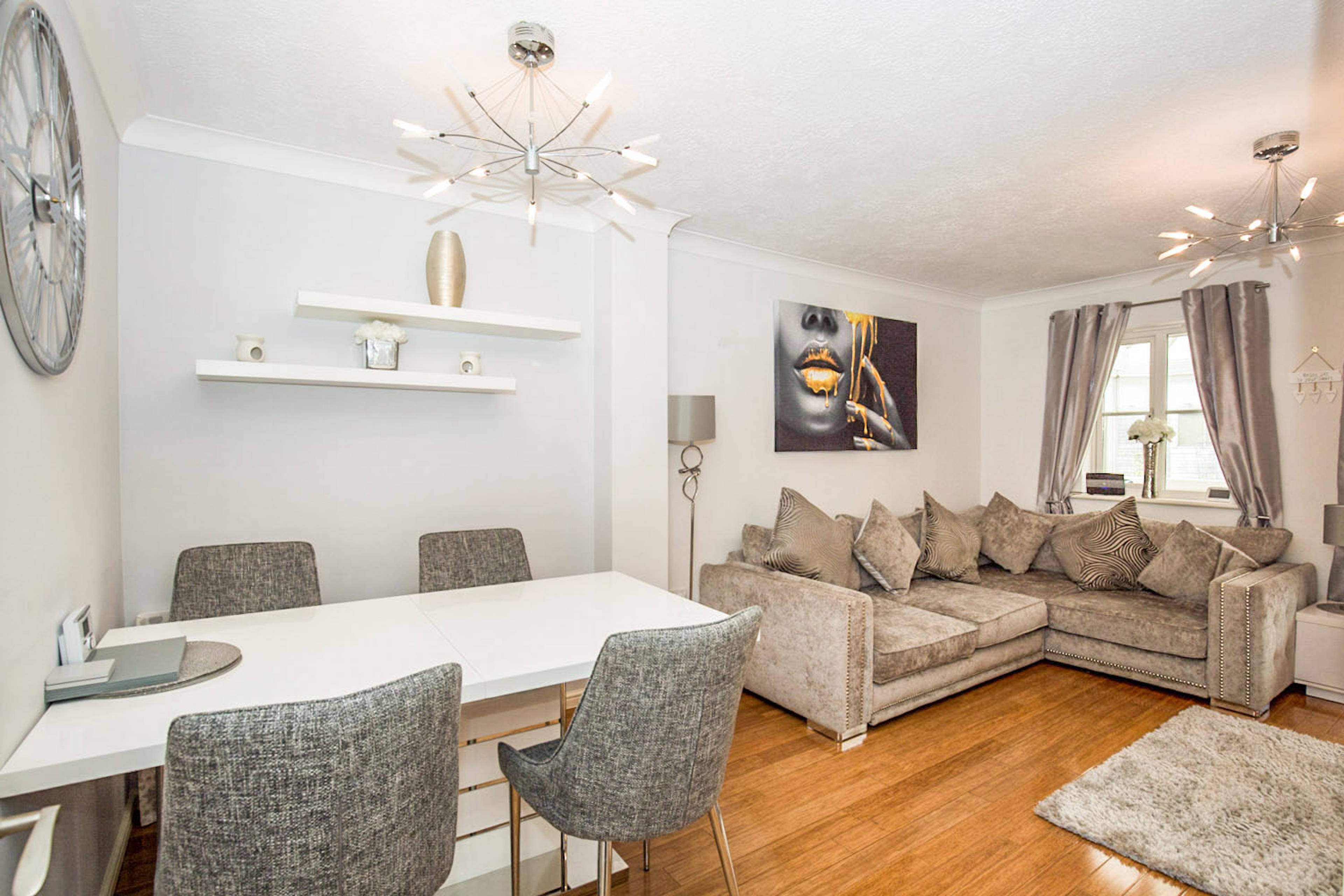 Lounge/Dining Room
