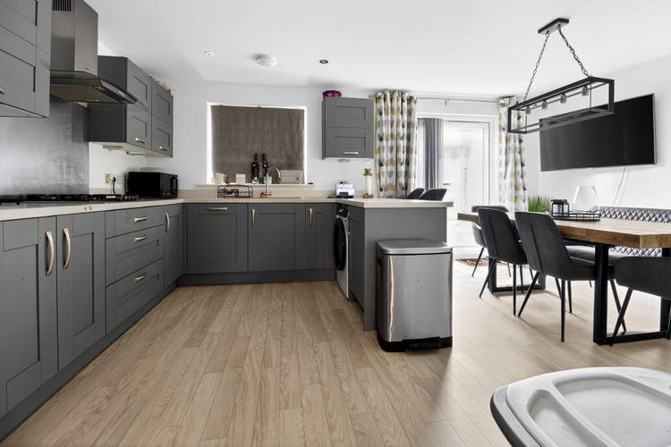 5 bedroom semi-detached house