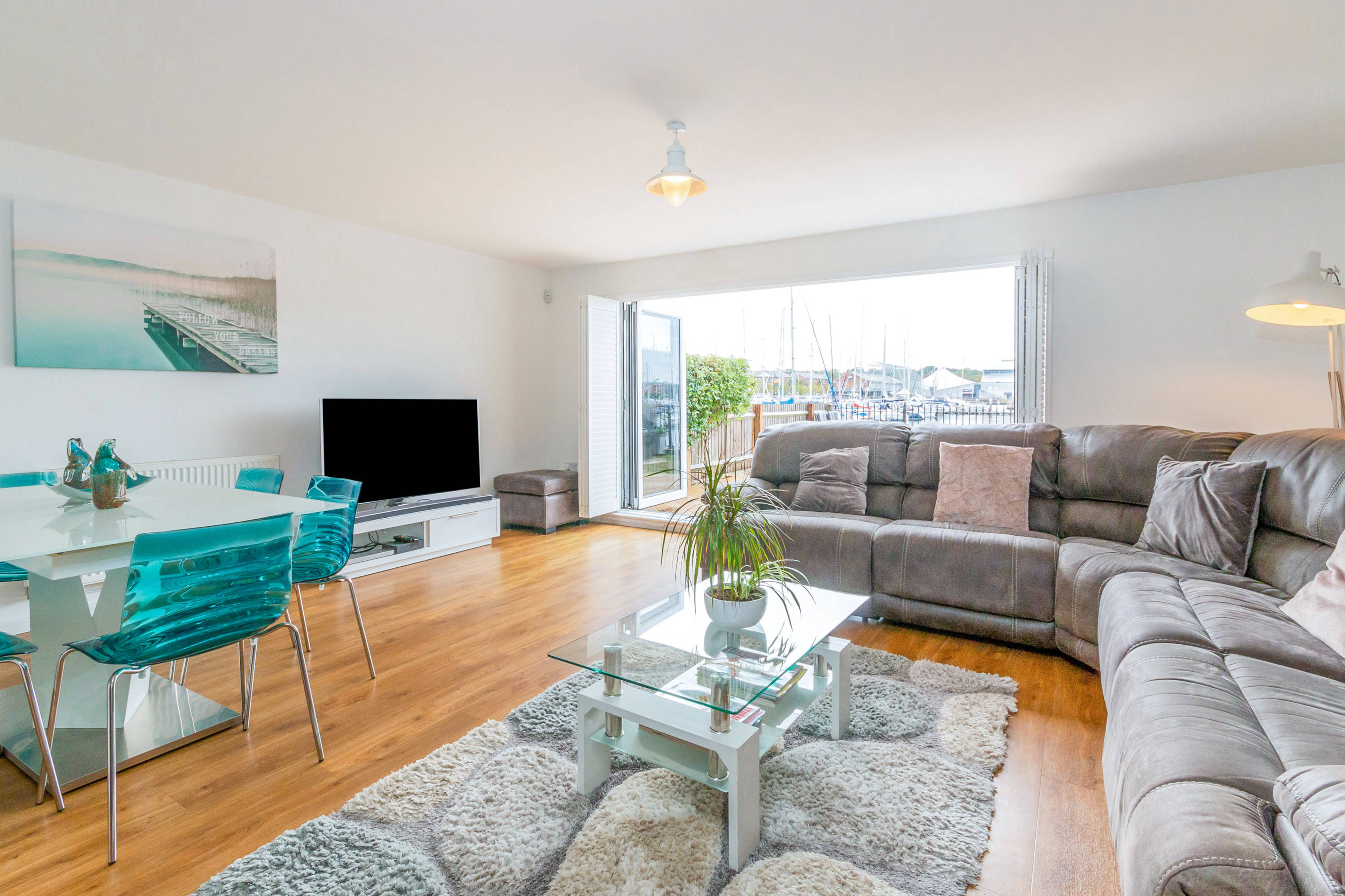Lounge/Dining Room