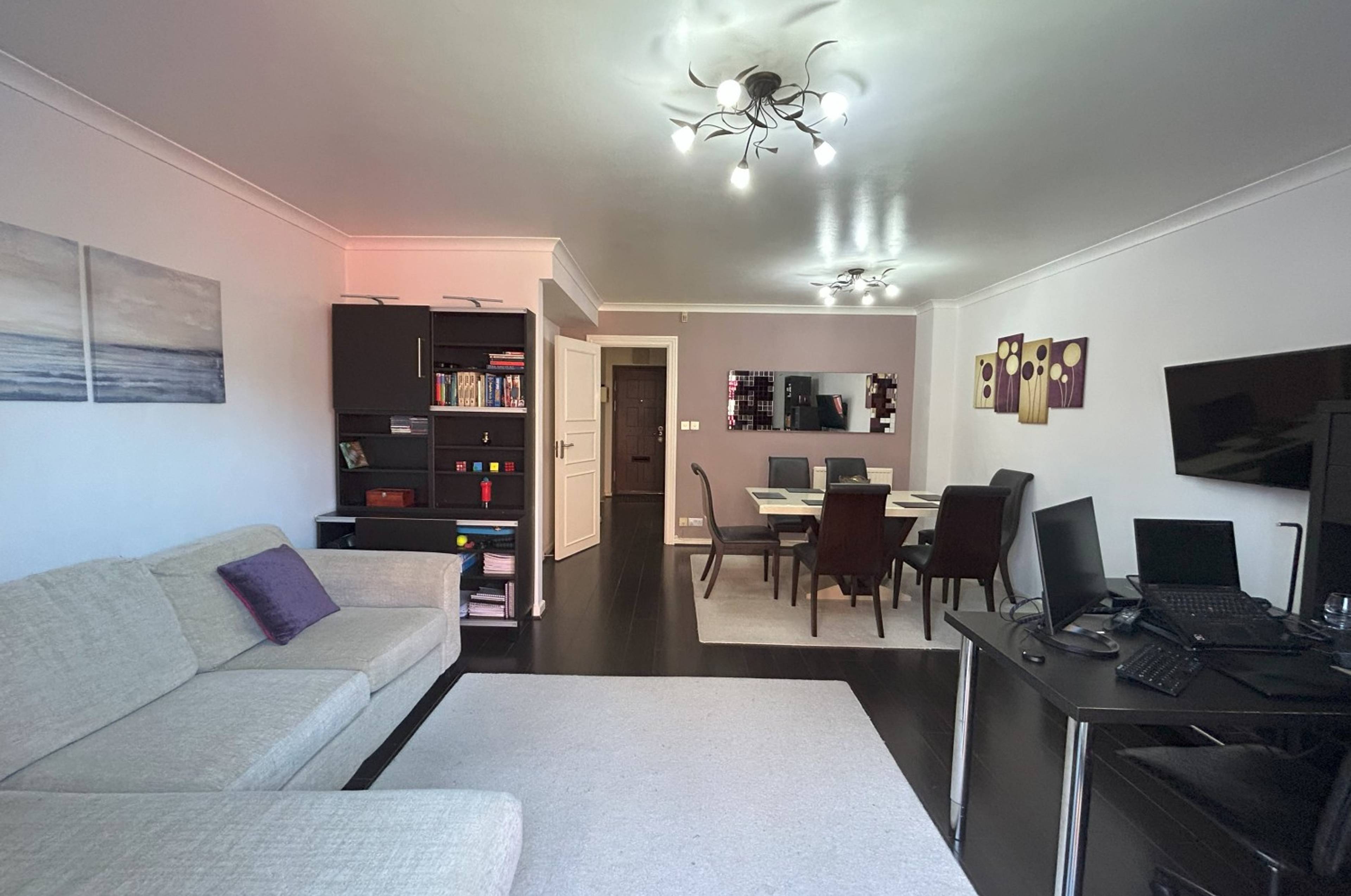 Lounge/Dining Room