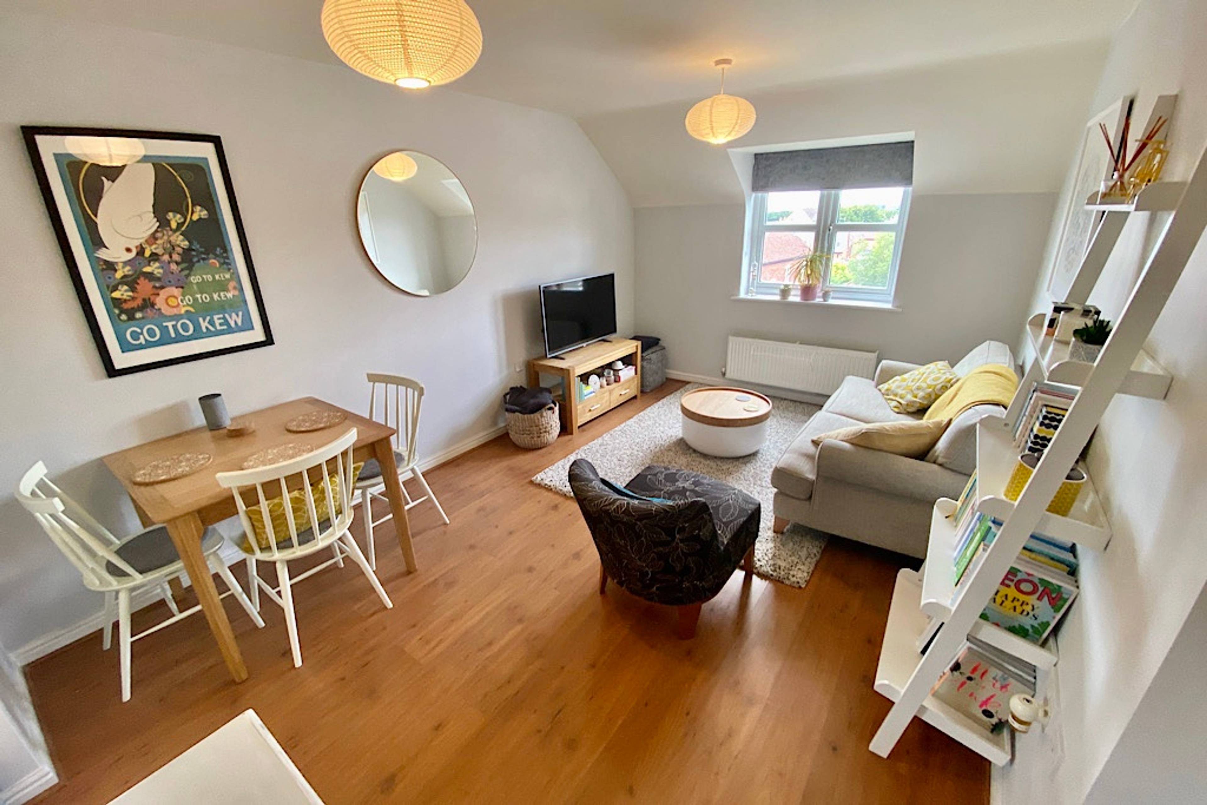 Lounge/Dining Room