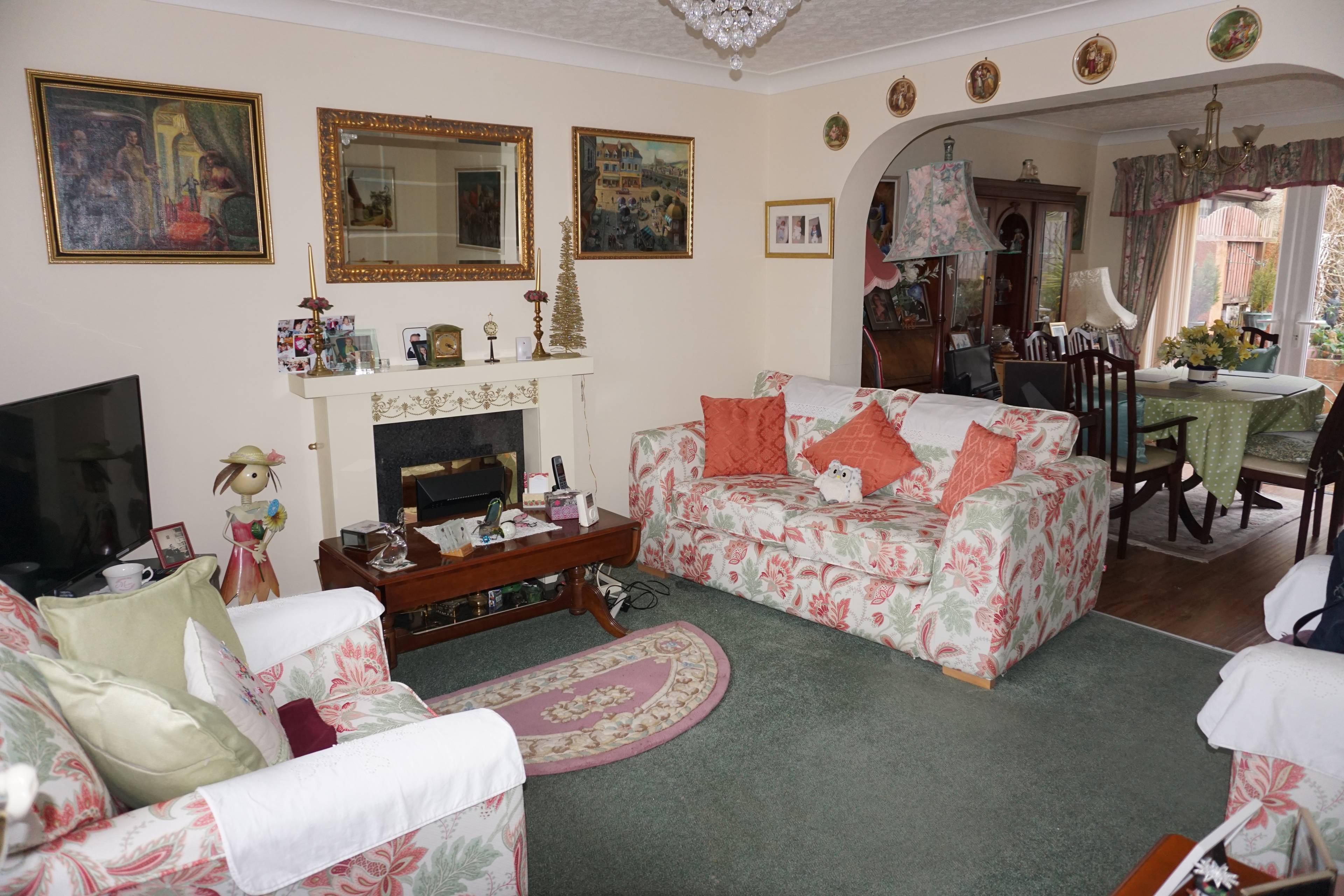 Lounge/Dining Room