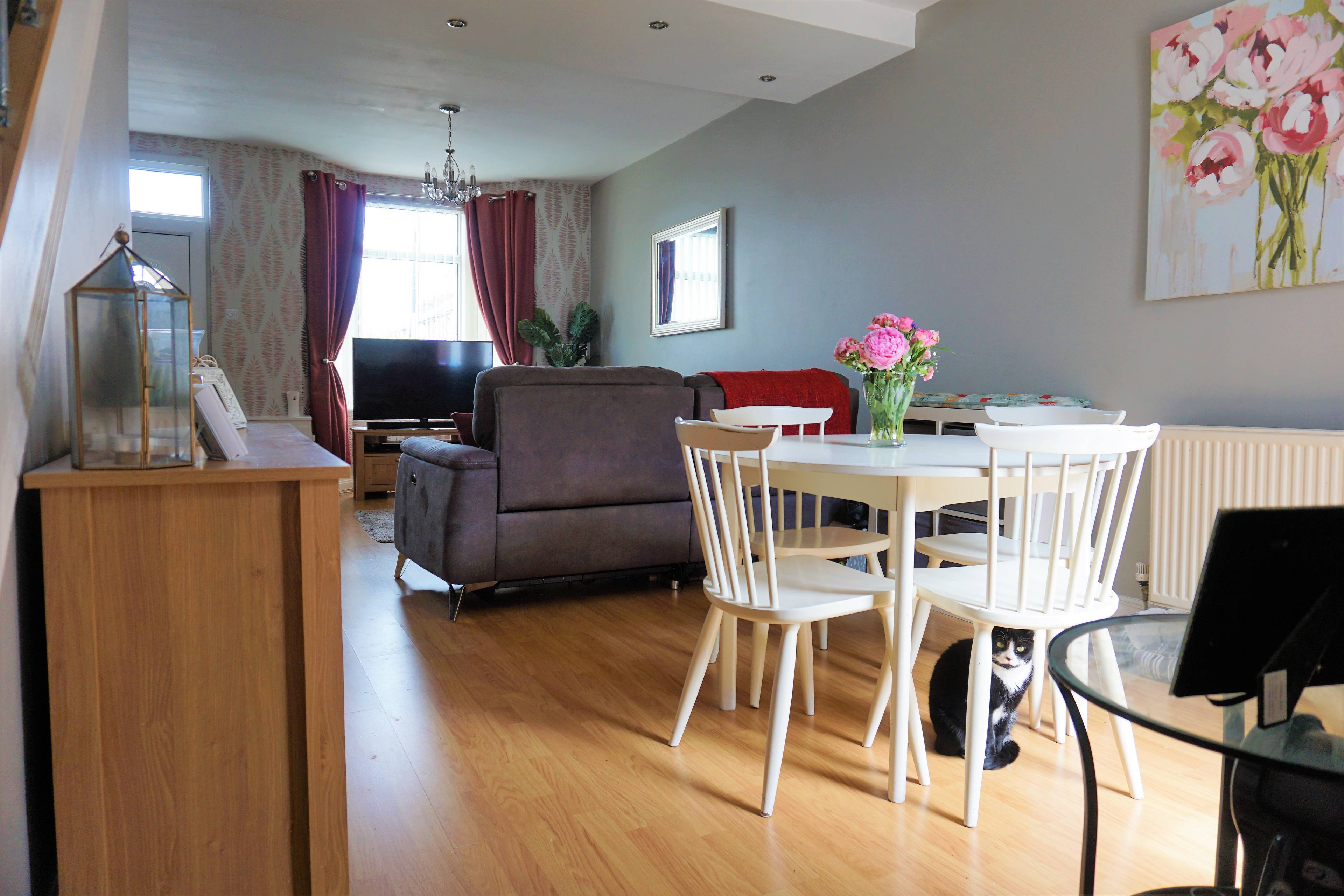 Lounge/Dining Room