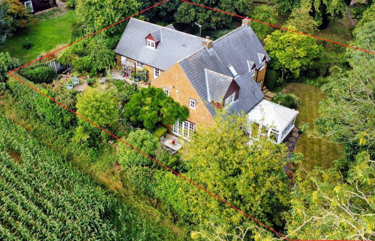 4 bedroom detached house
