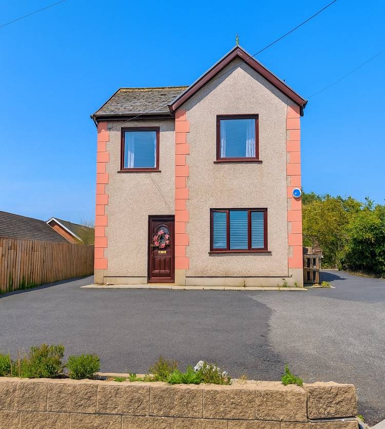 4 bedroom detached house