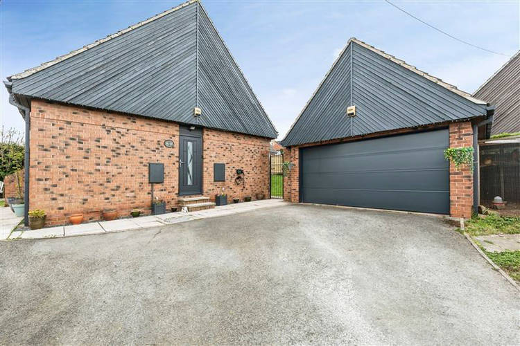 4 bedroom detached house