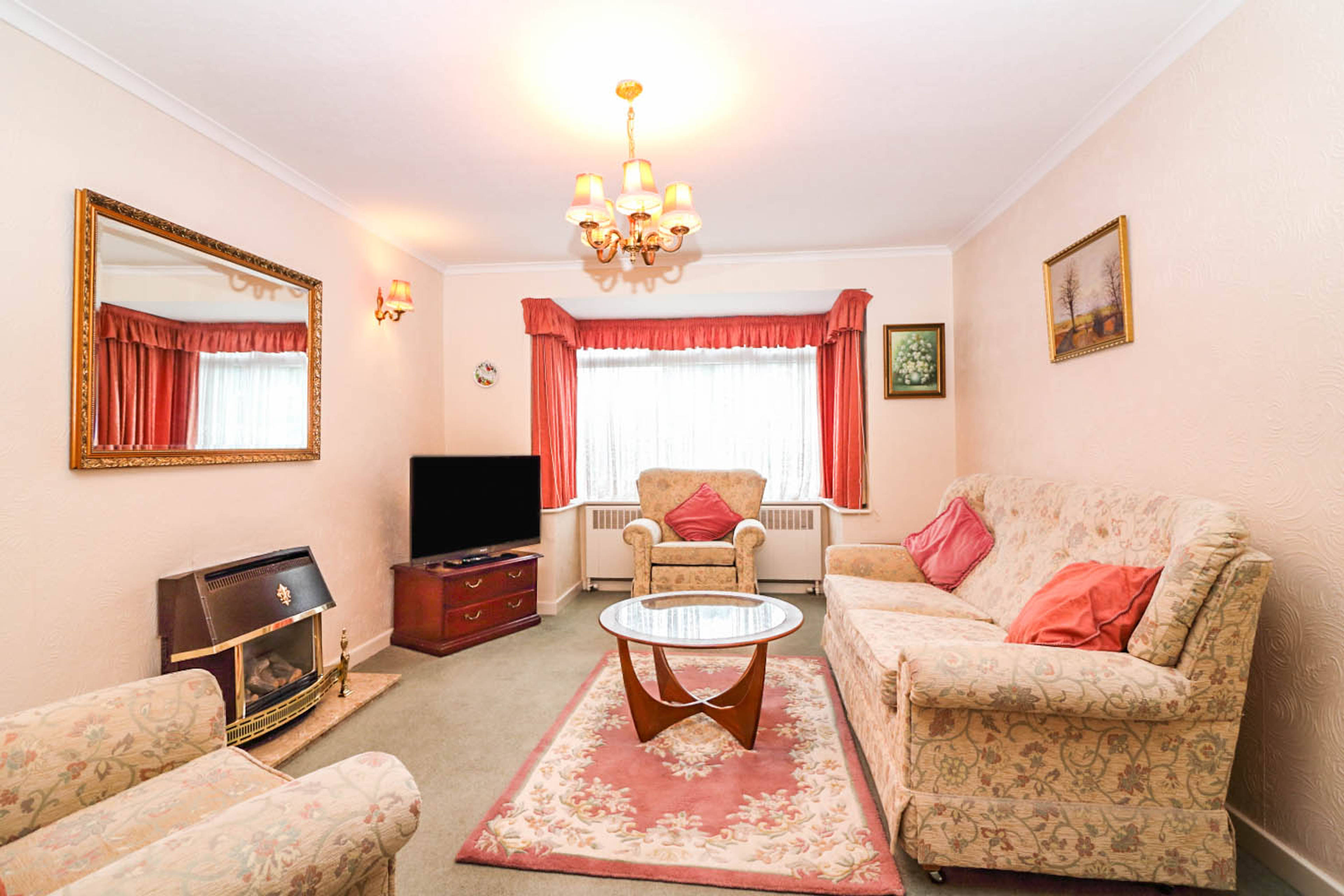 Lounge/Dining Room