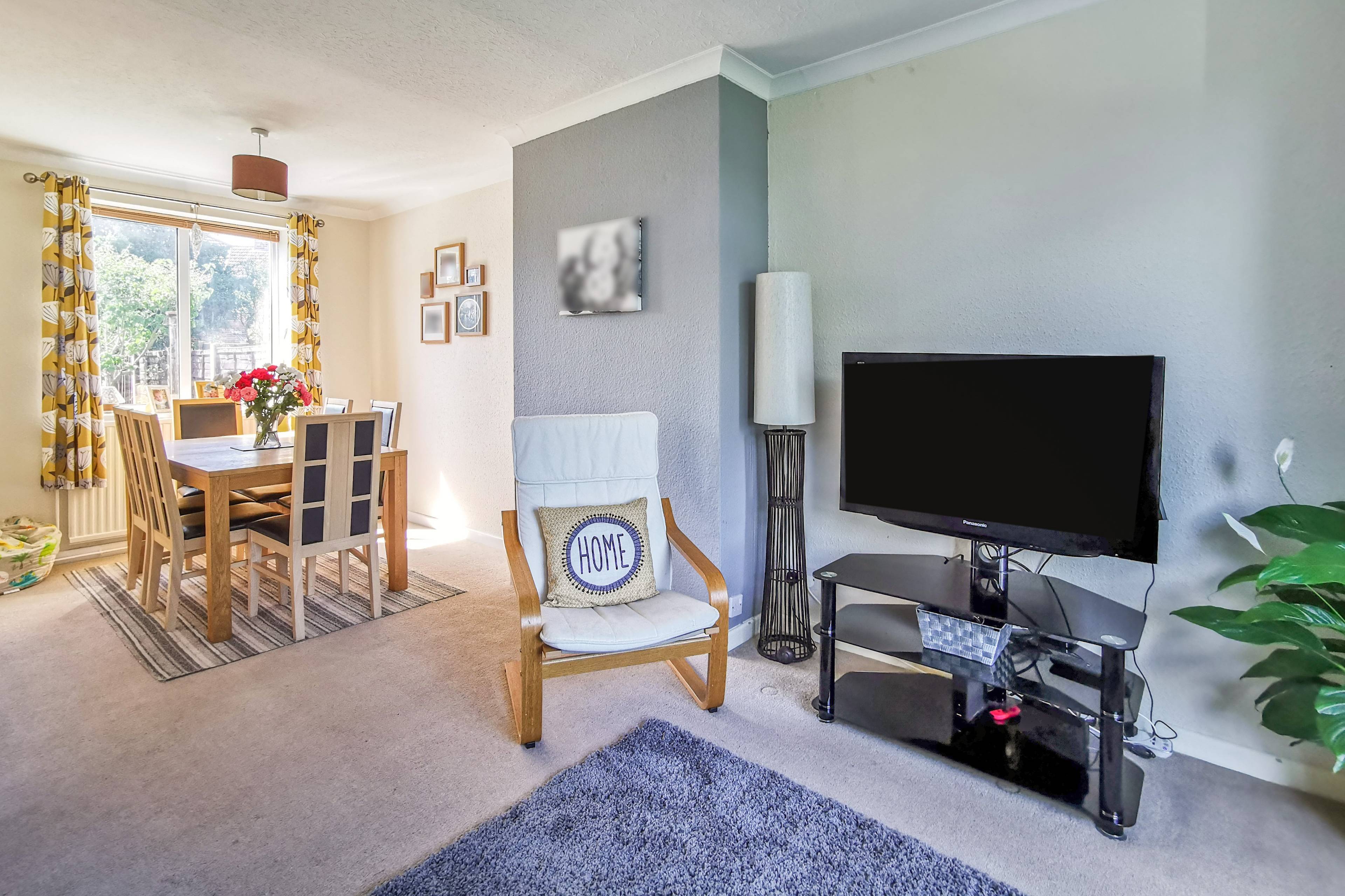 Lounge/Dining Room