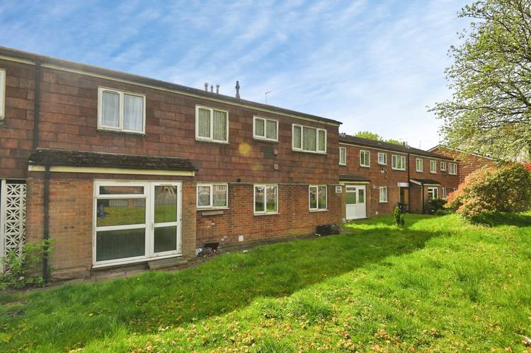 2 bedroom maisonette