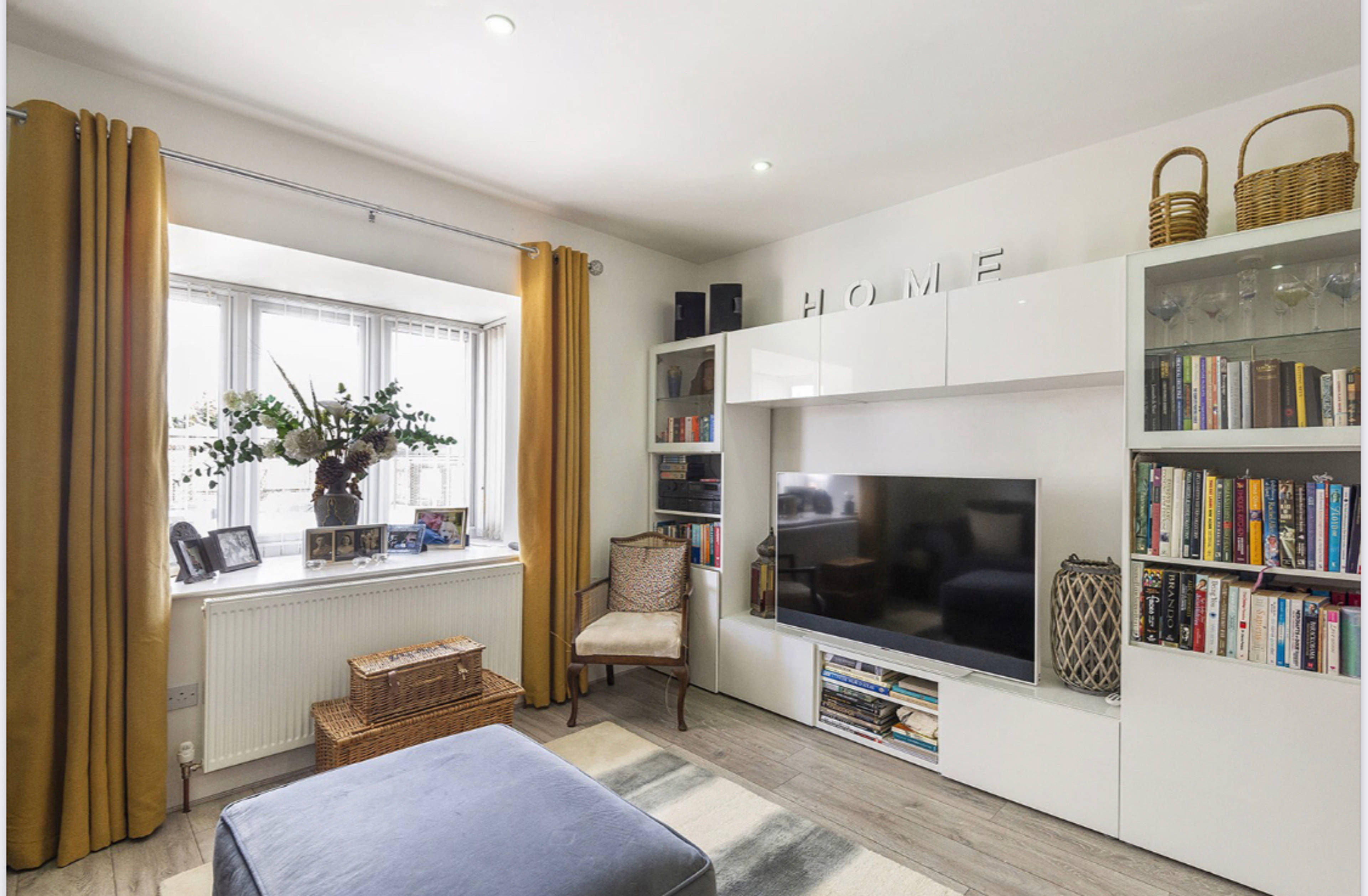 Apartment Living Rm