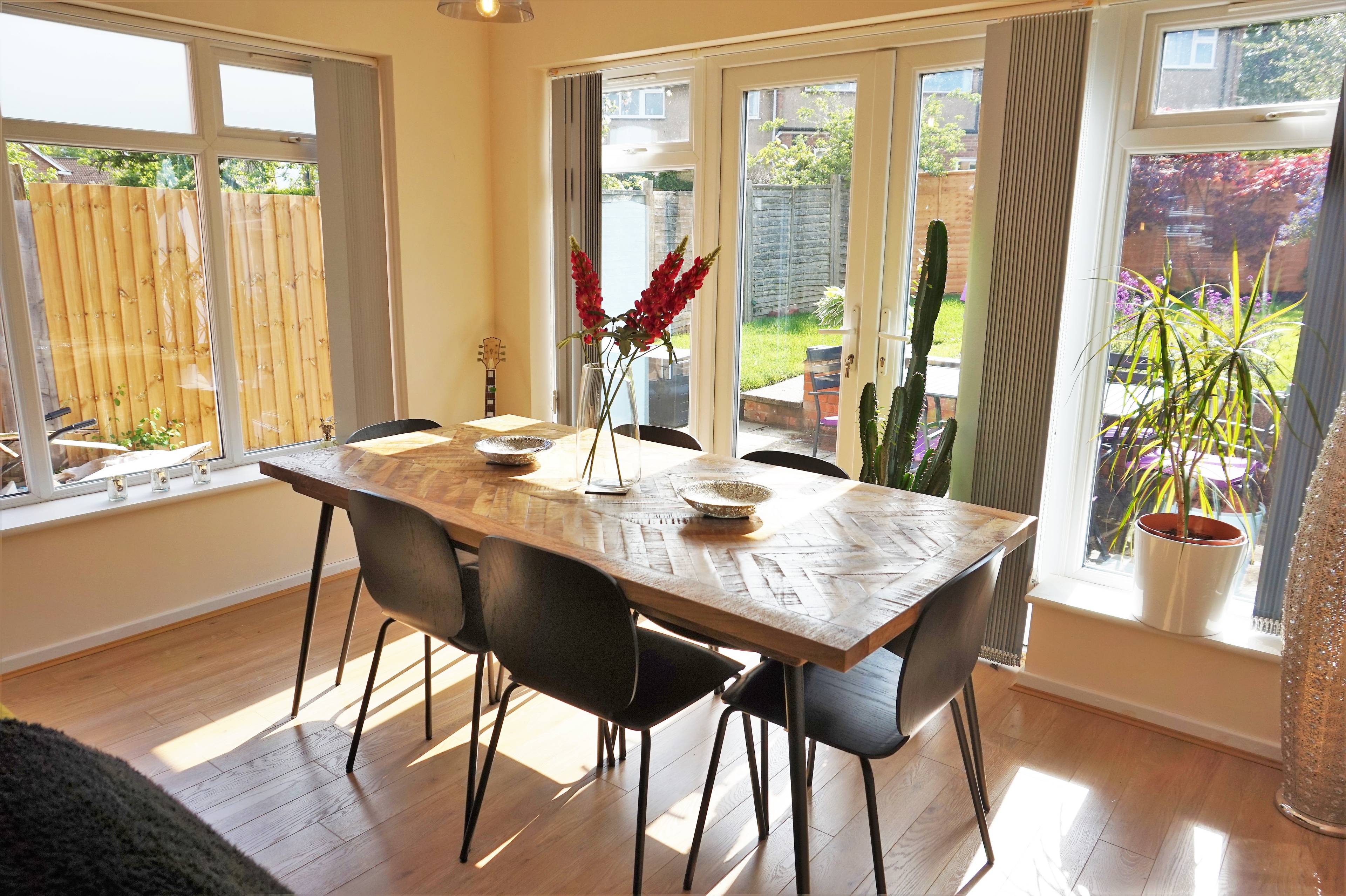 Lounge/Dining Room