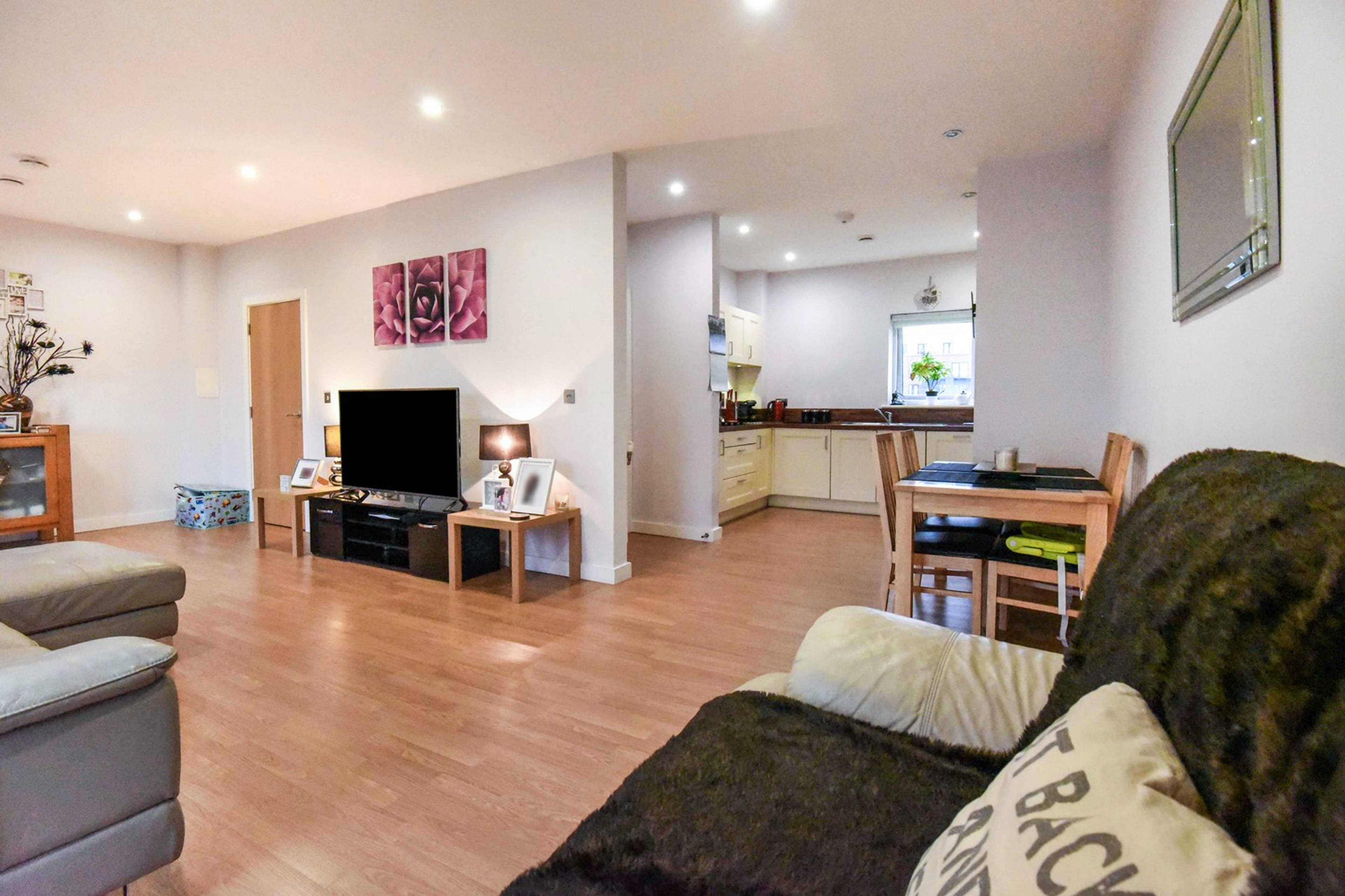 Lounge/Dining Room