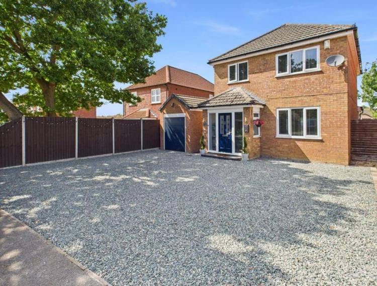 4 bedroom detached house