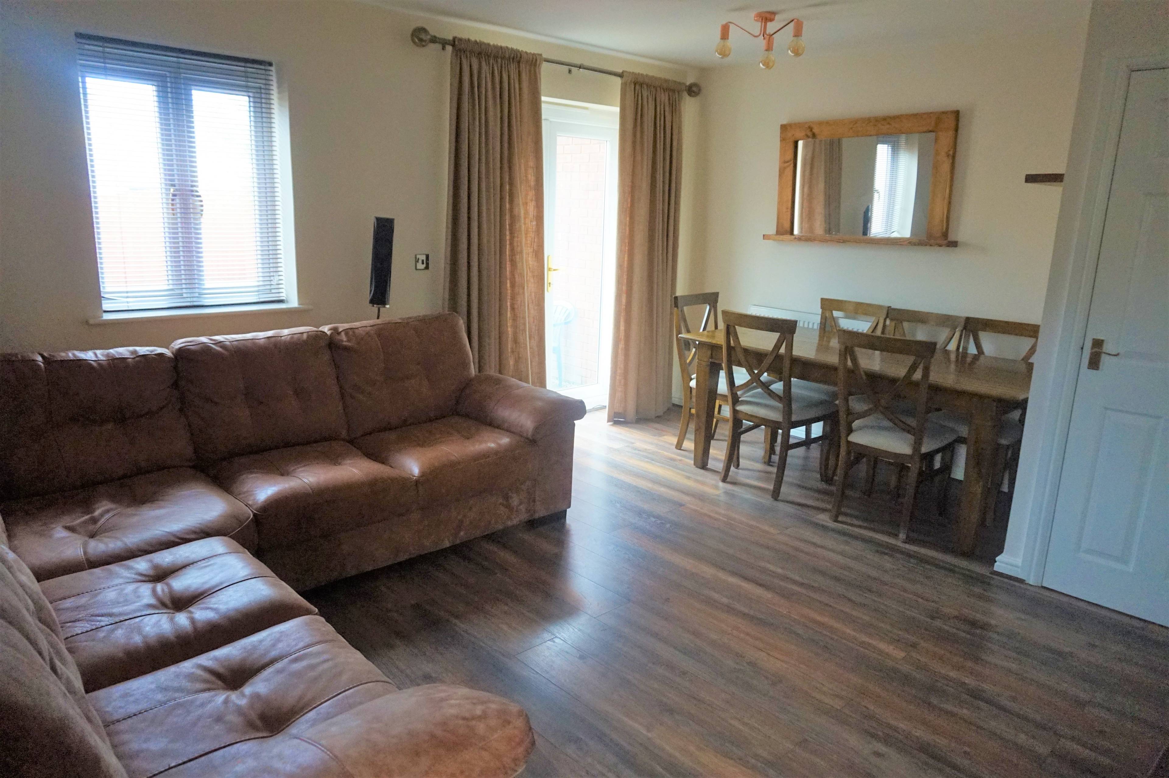Lounge/Dining Room