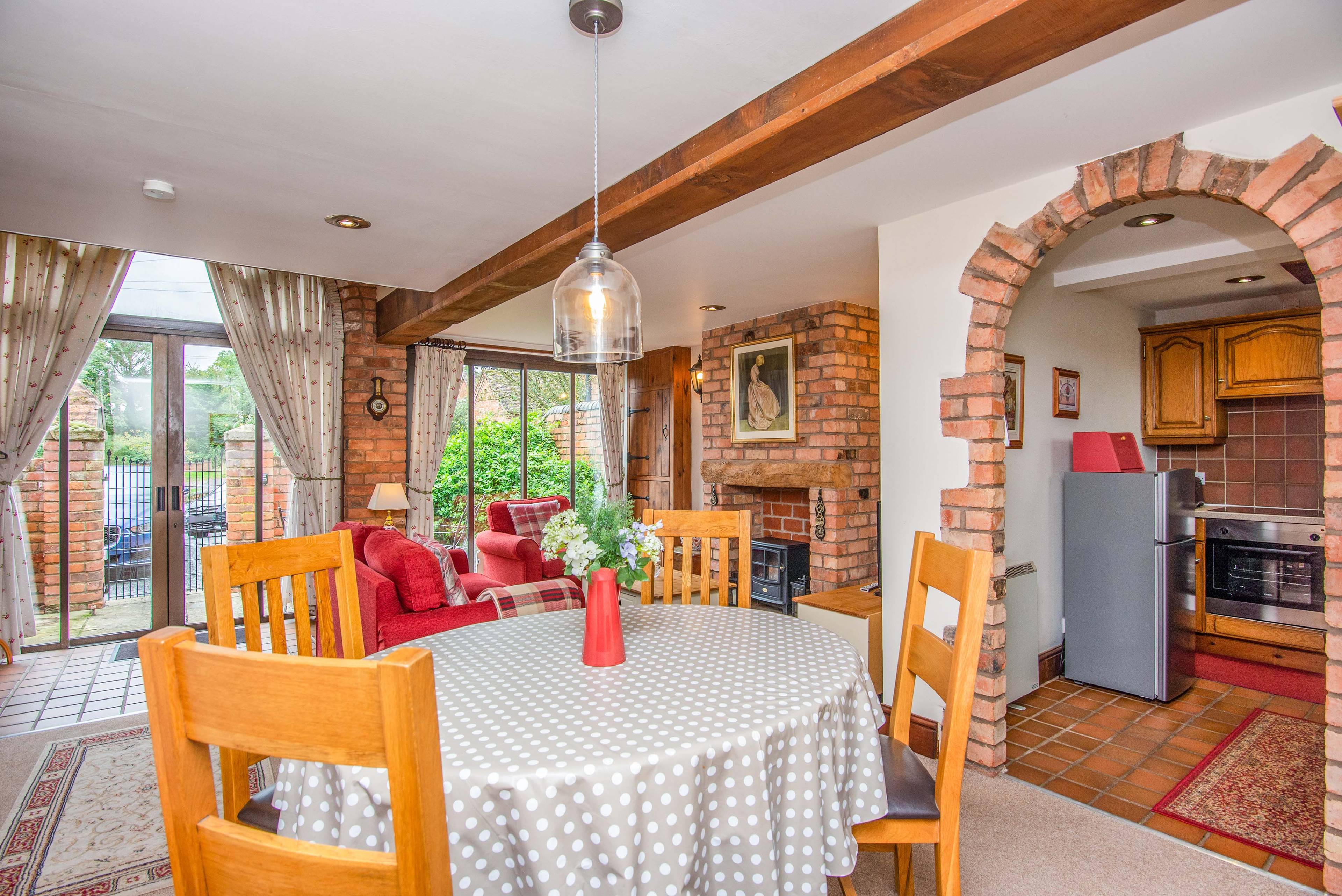Lounge/Dining Room