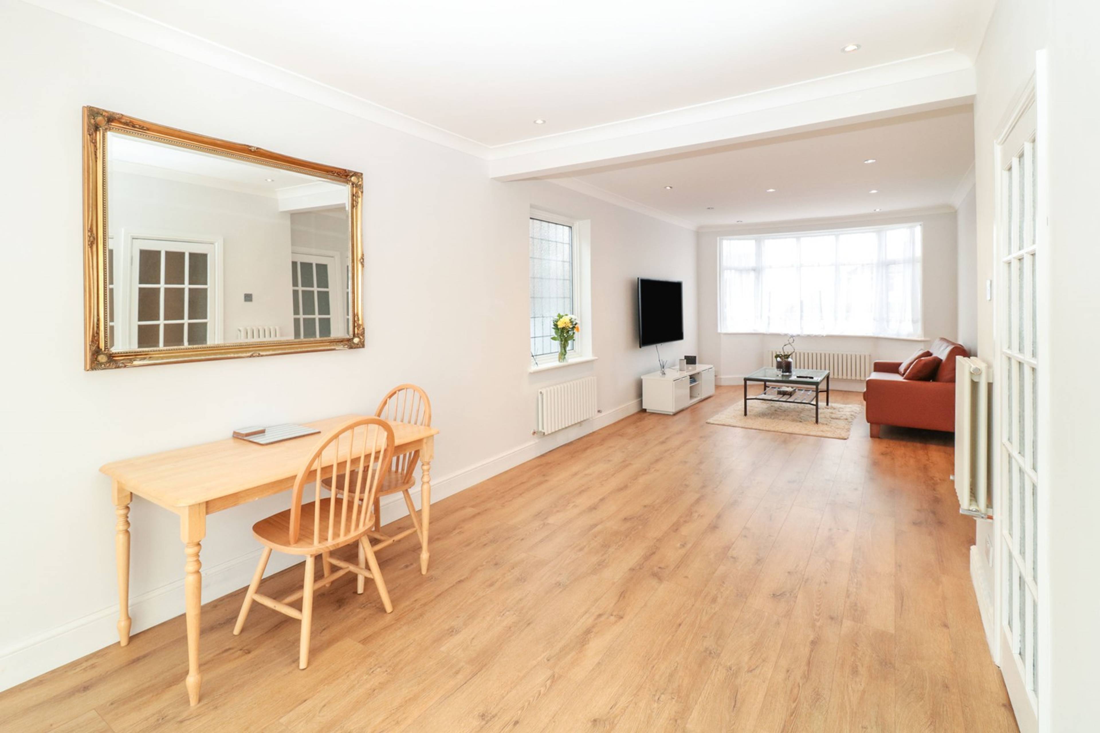 Lounge/Dining Room