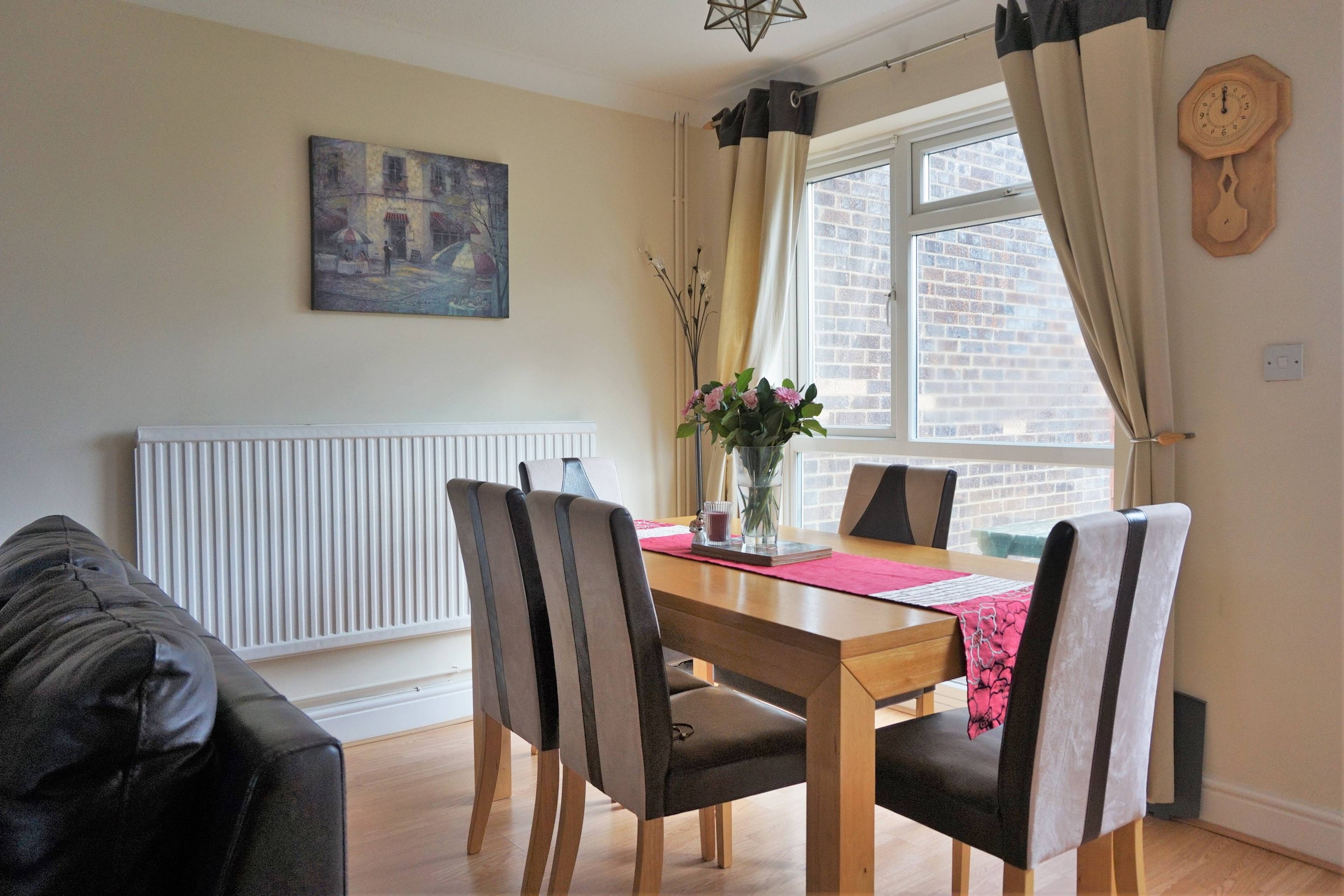 Lounge/Dining Room