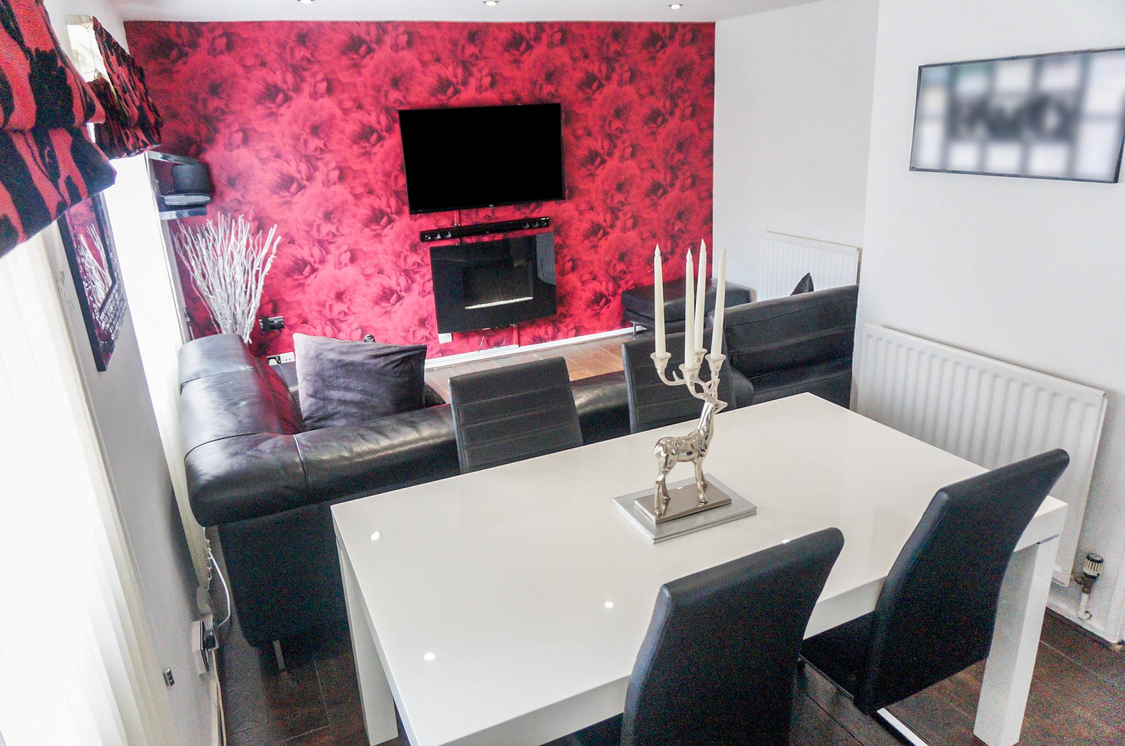Lounge/Dining Room