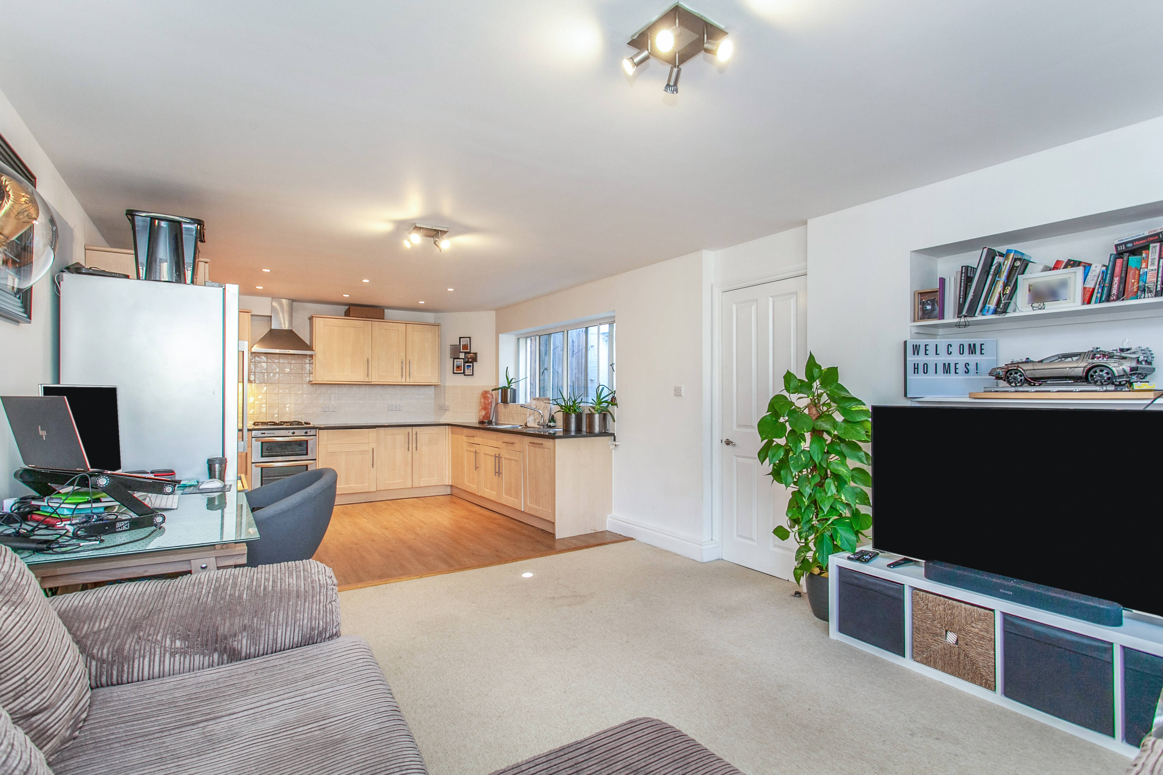 Lounge / Kitchen