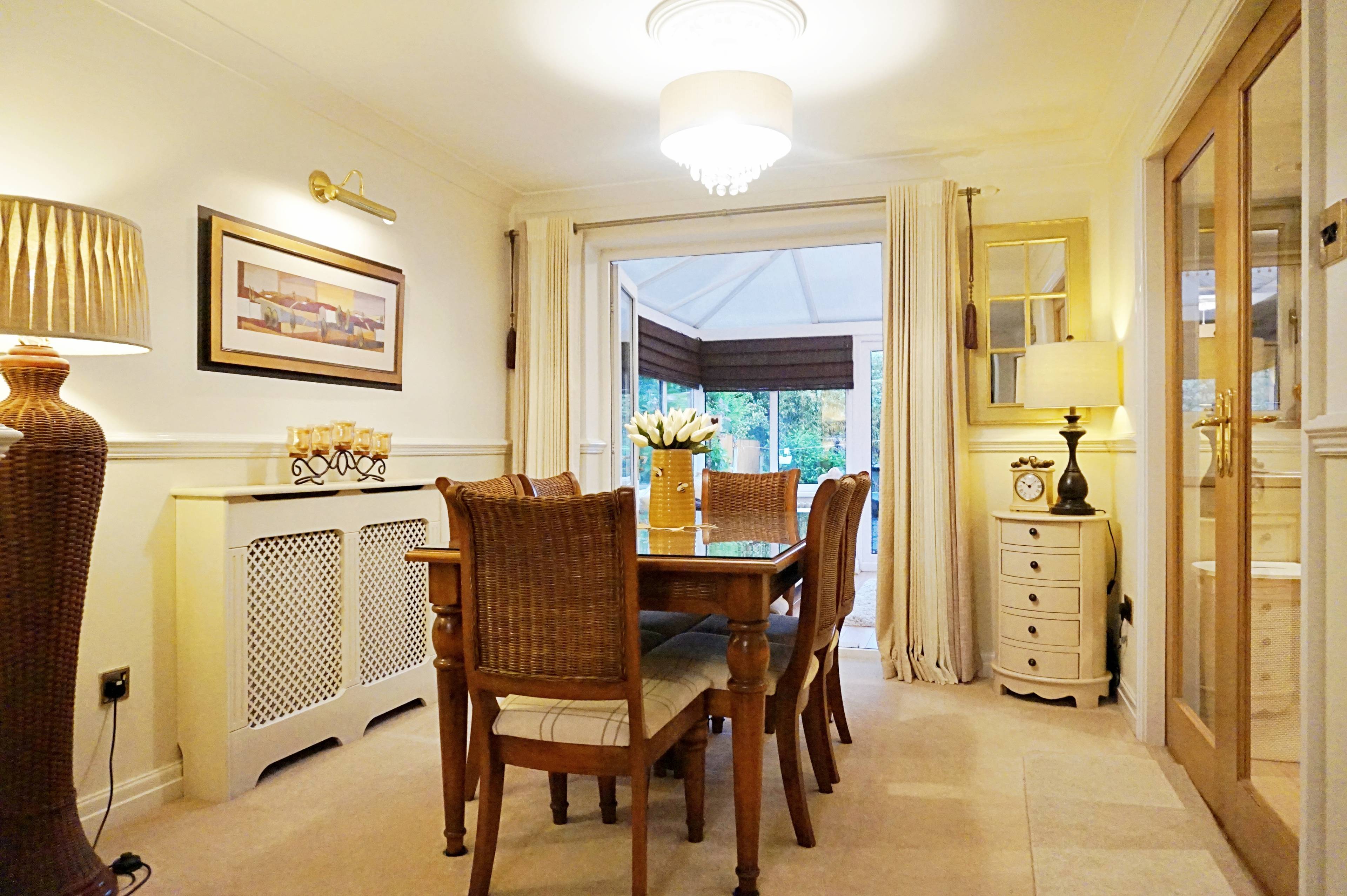 Lounge/Dining Room